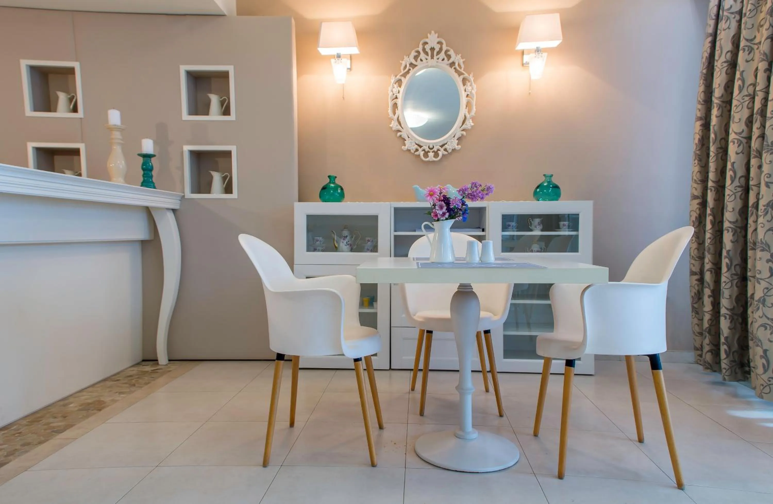 Living room in Oasis Beach Hotel