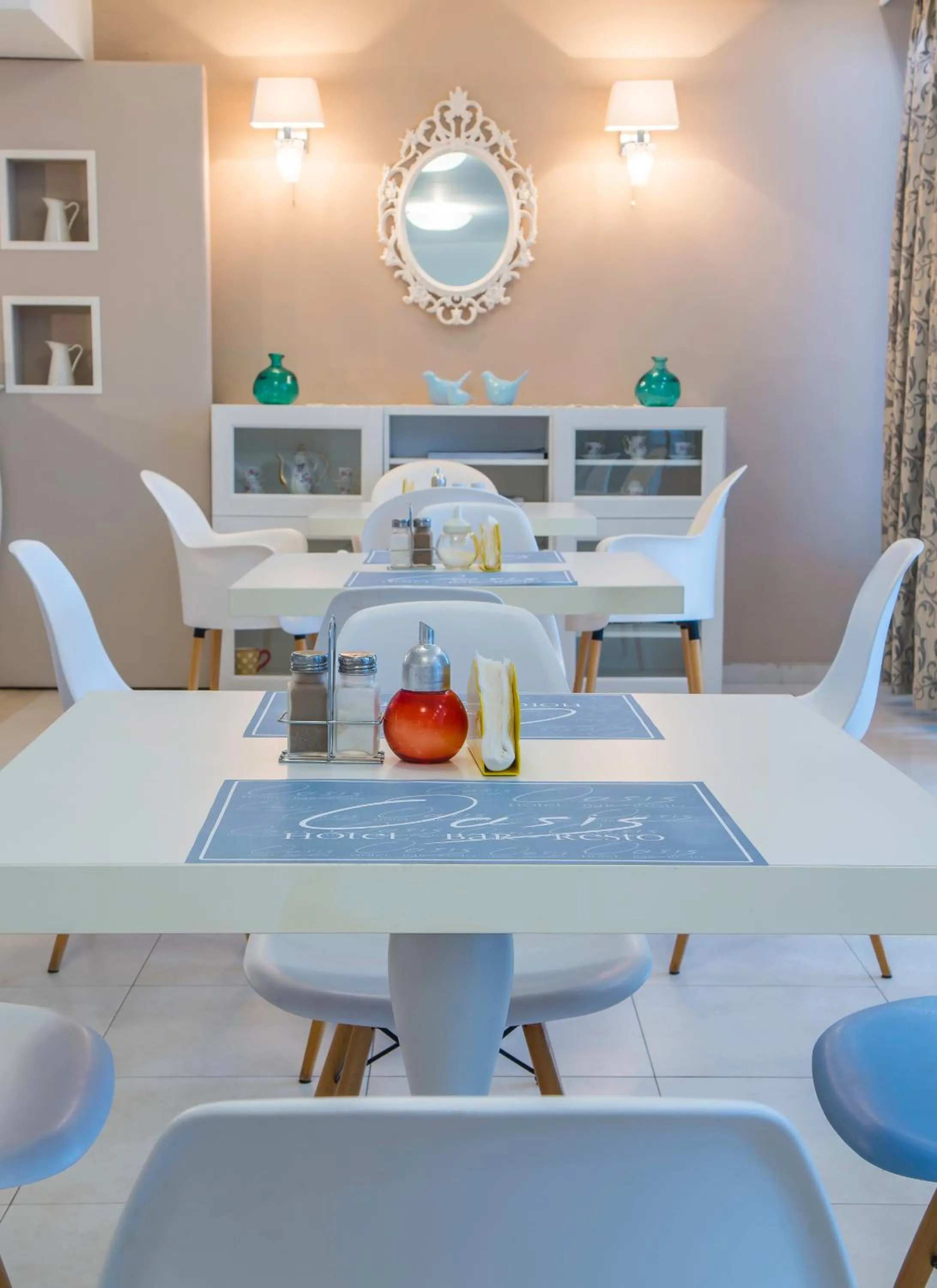 Restaurant/places to eat in Oasis Beach Hotel