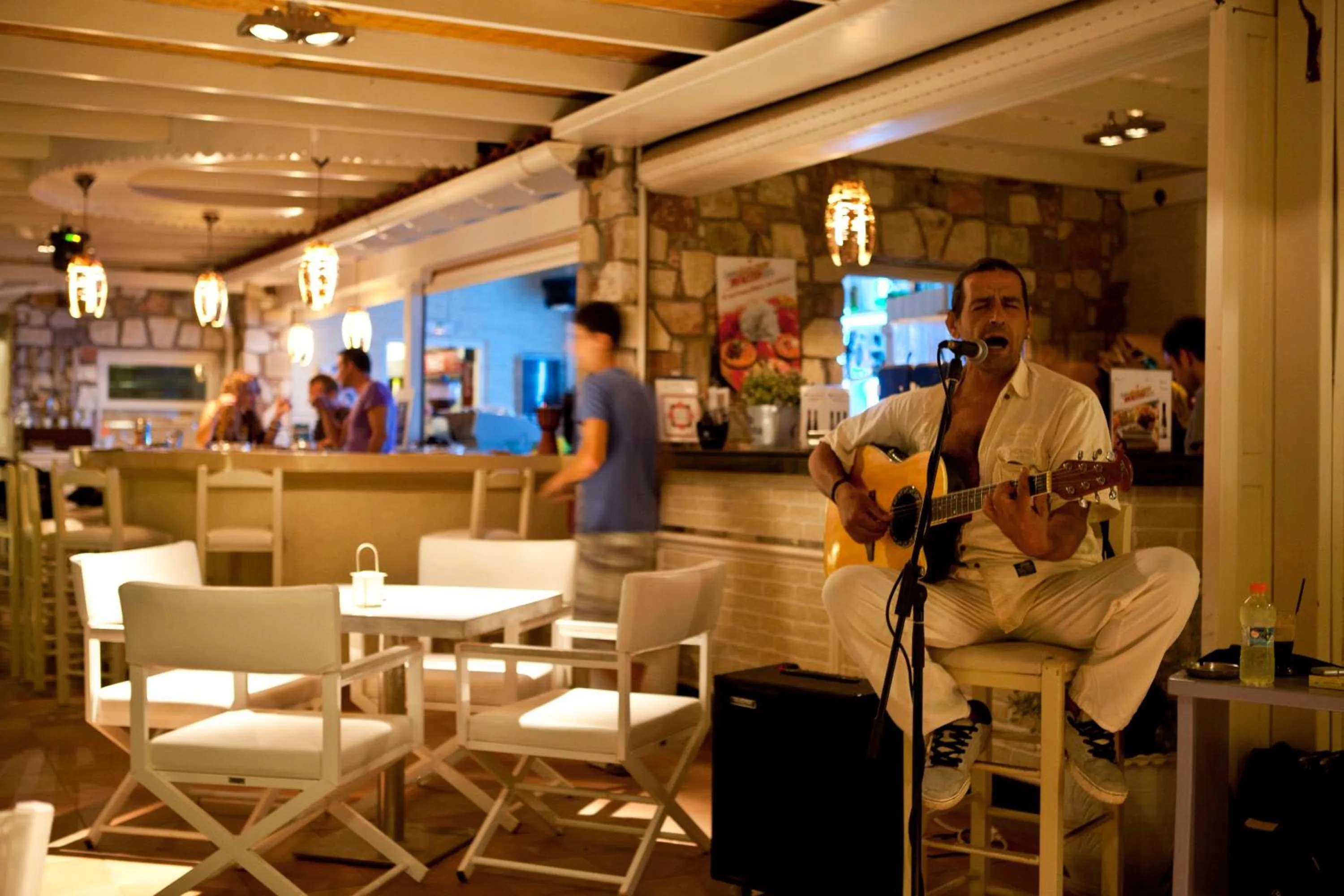 Lounge or bar in Oasis Beach Hotel