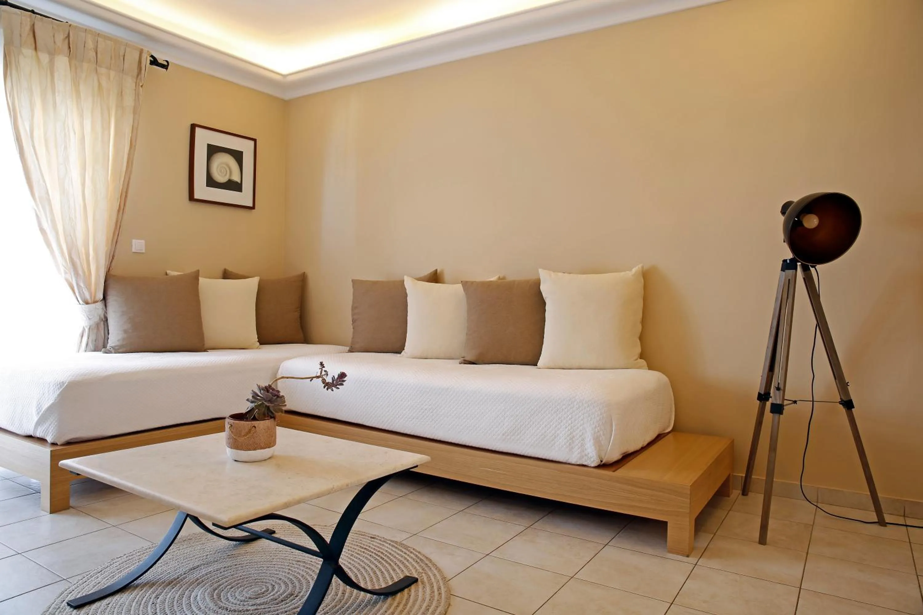 Living room, Bed in Oasis Beach Hotel