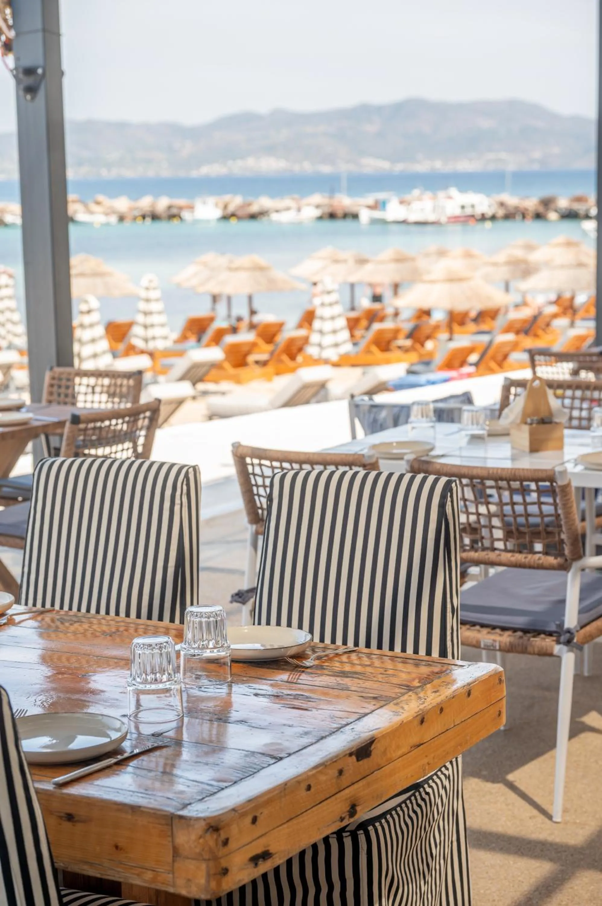Restaurant/places to eat in Oasis Beach Hotel