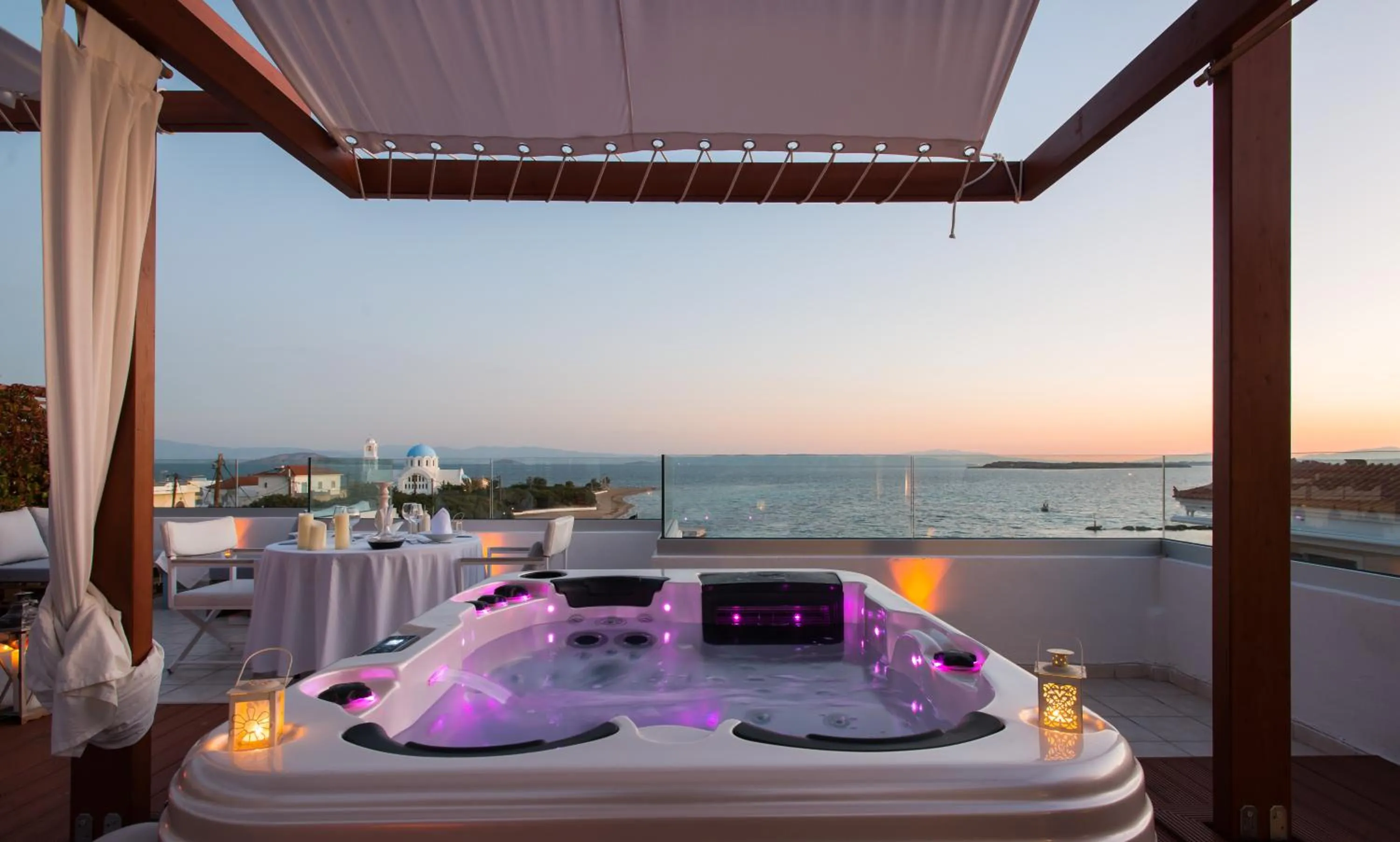 Hot Tub in Oasis Beach Hotel