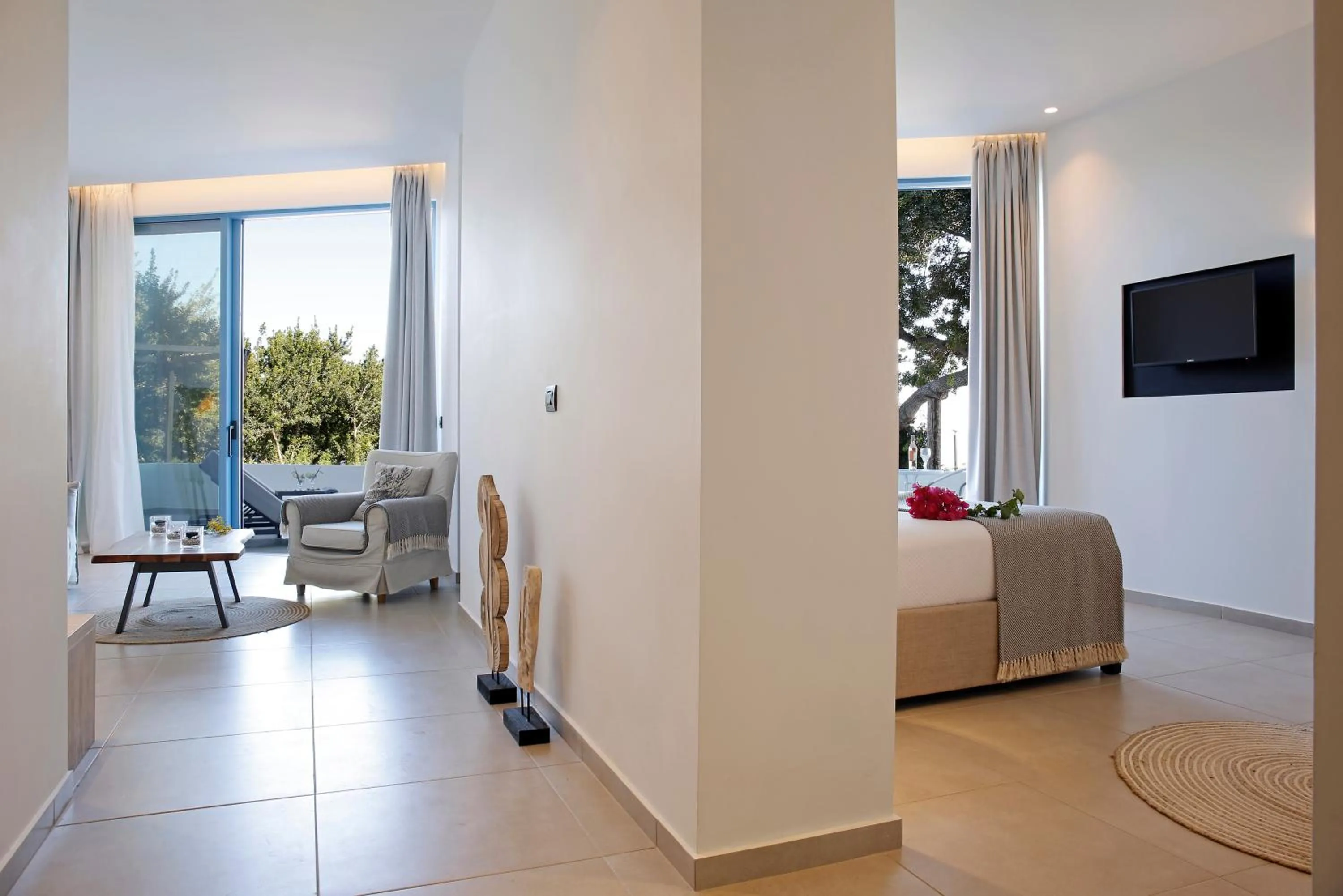 TV and multimedia in Oasis Beach Hotel