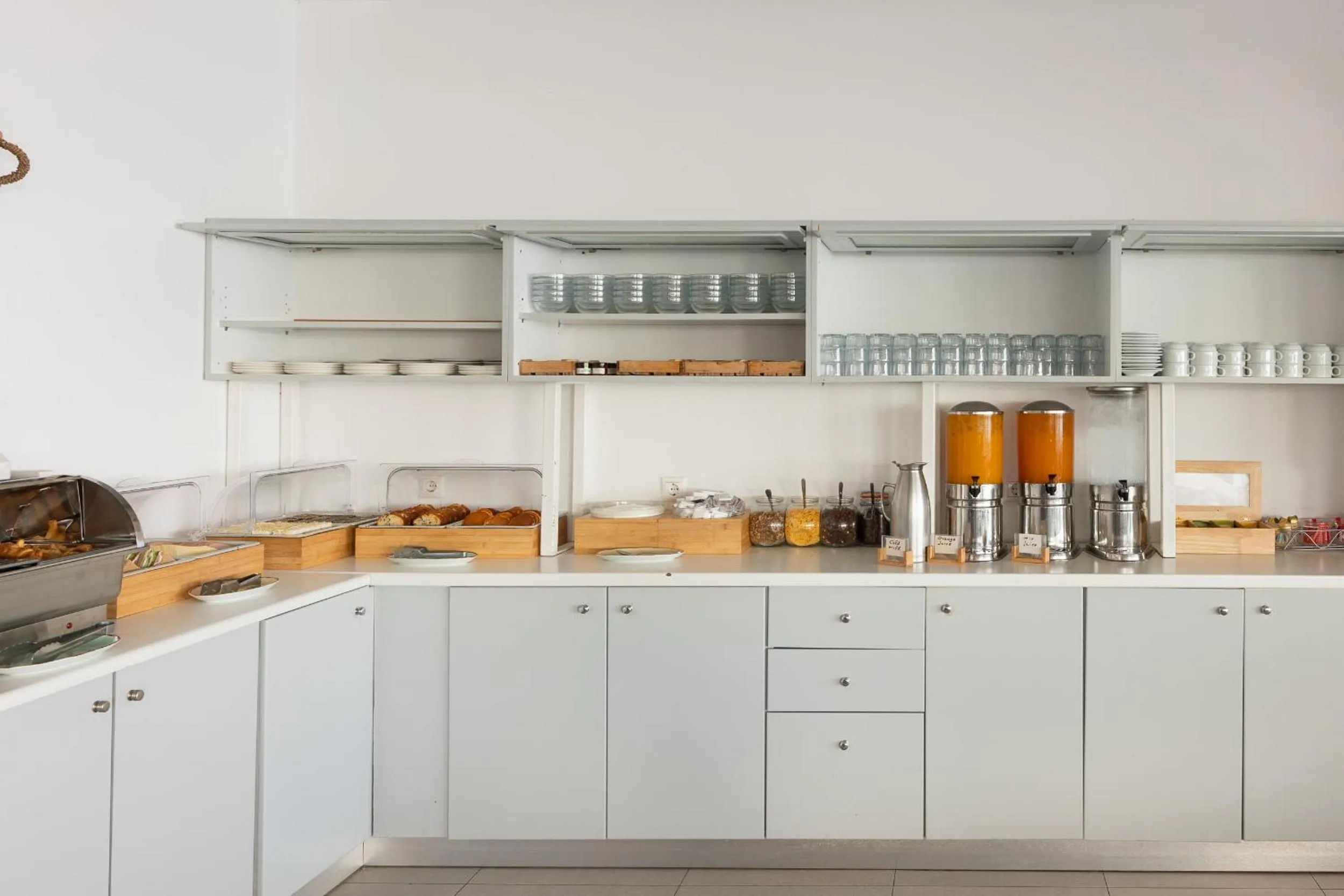 Restaurant/places to eat in Oasis Beach Hotel