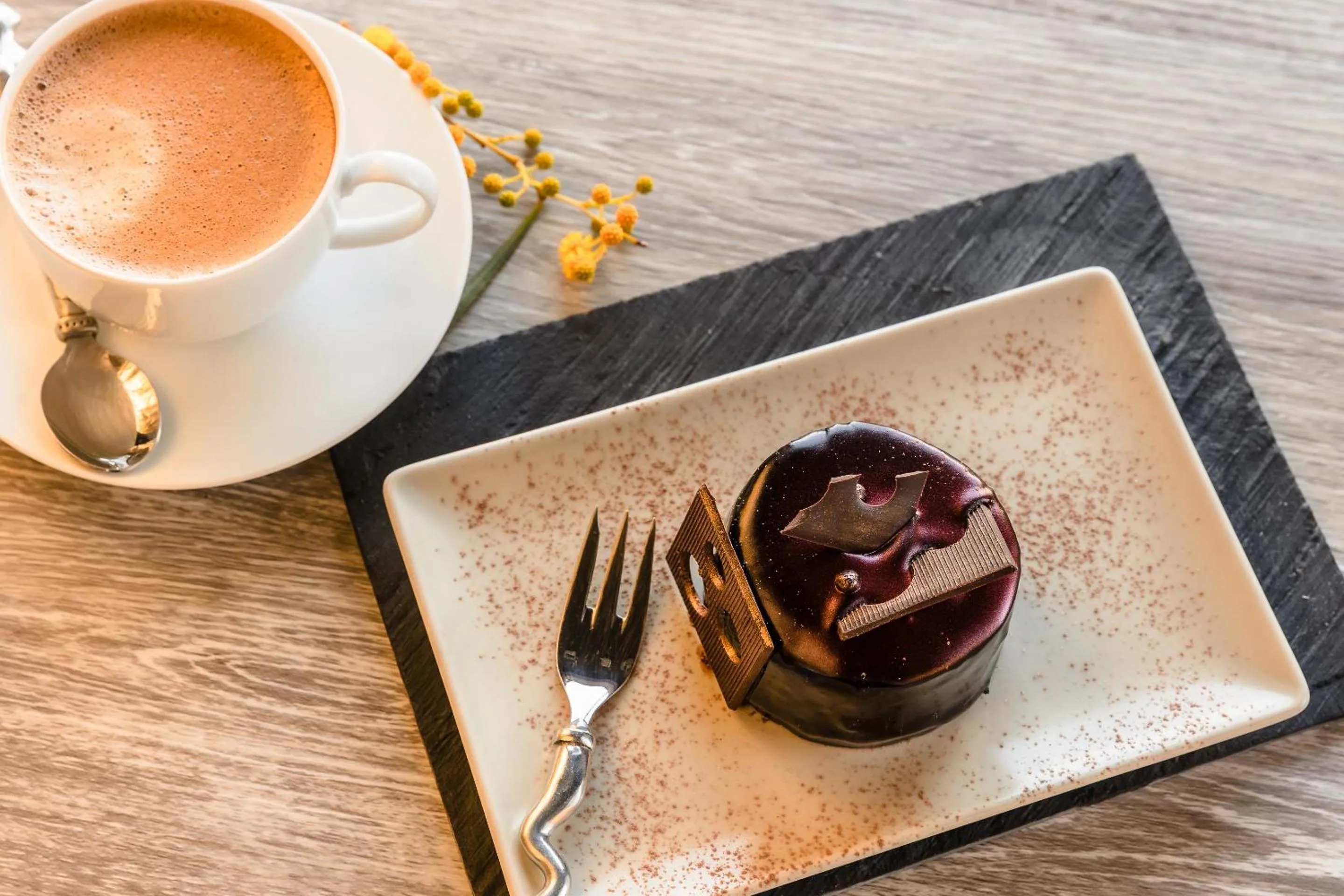 Coffee/tea facilities in Oasis Beach Hotel