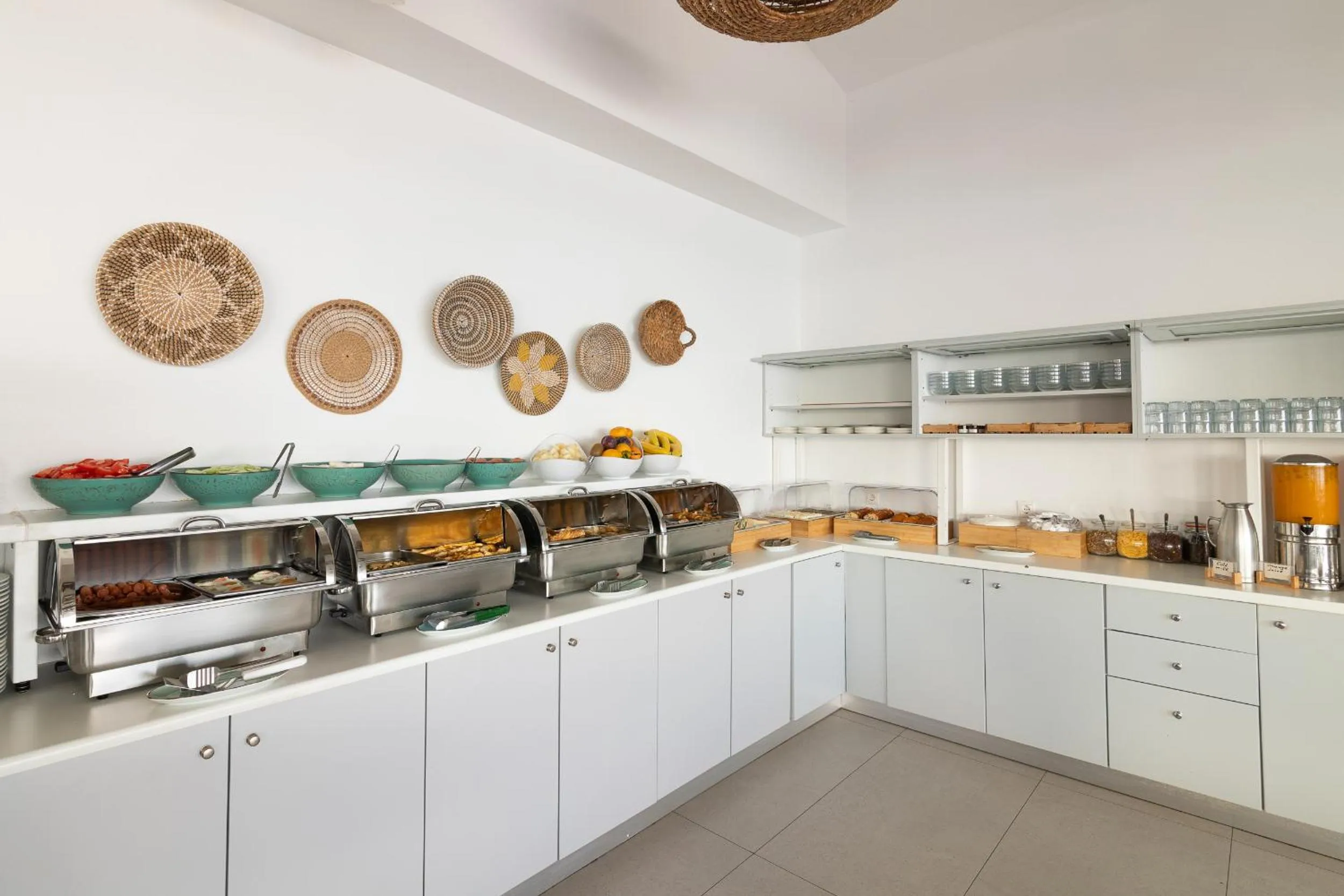 Restaurant/places to eat in Oasis Beach Hotel