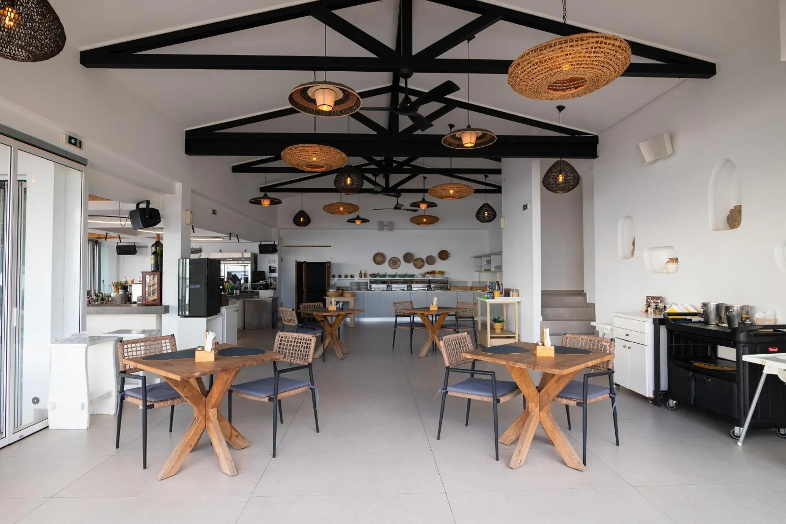 Restaurant/places to eat in Oasis Beach Hotel