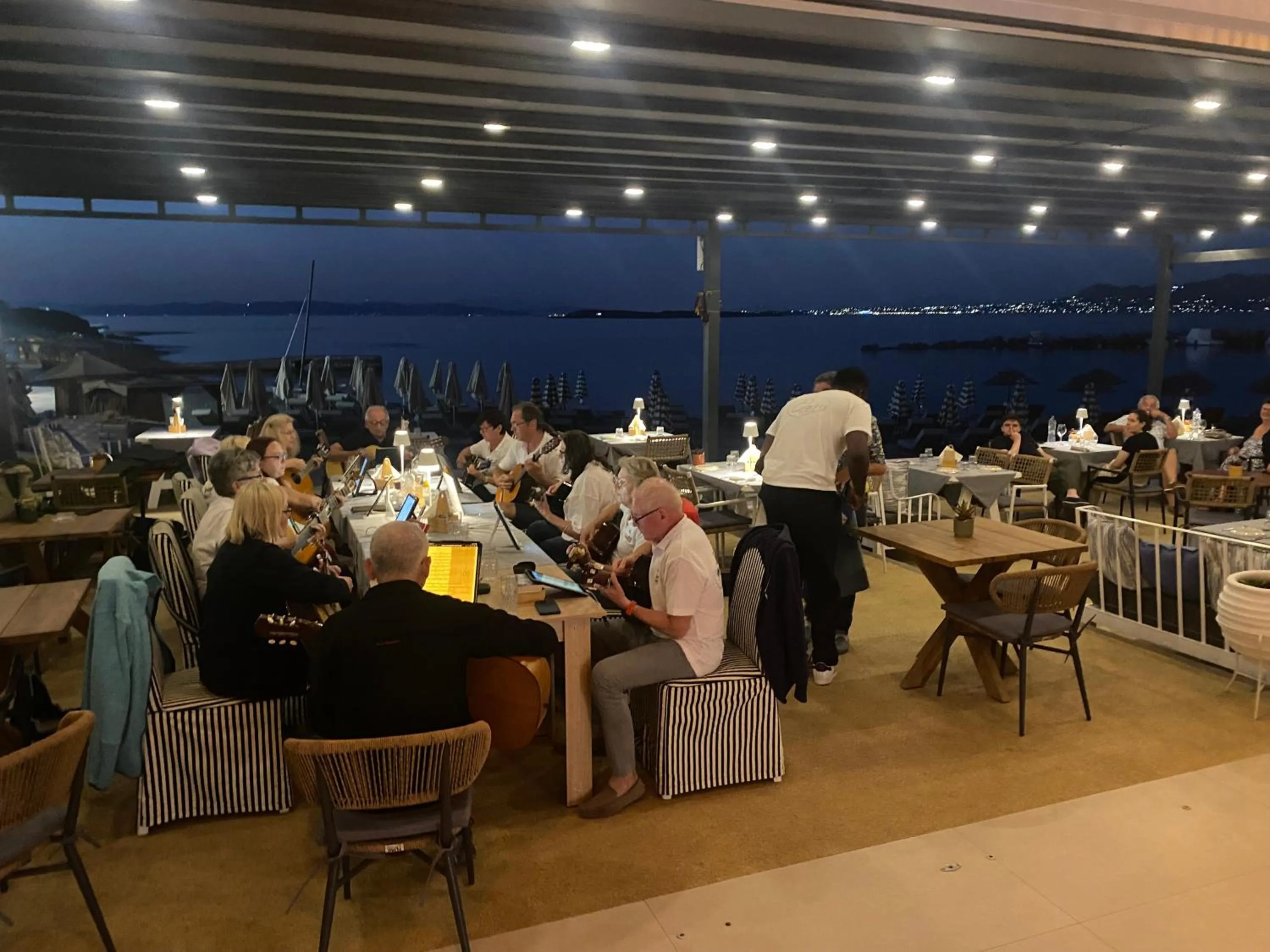 Restaurant/places to eat in Oasis Beach Hotel