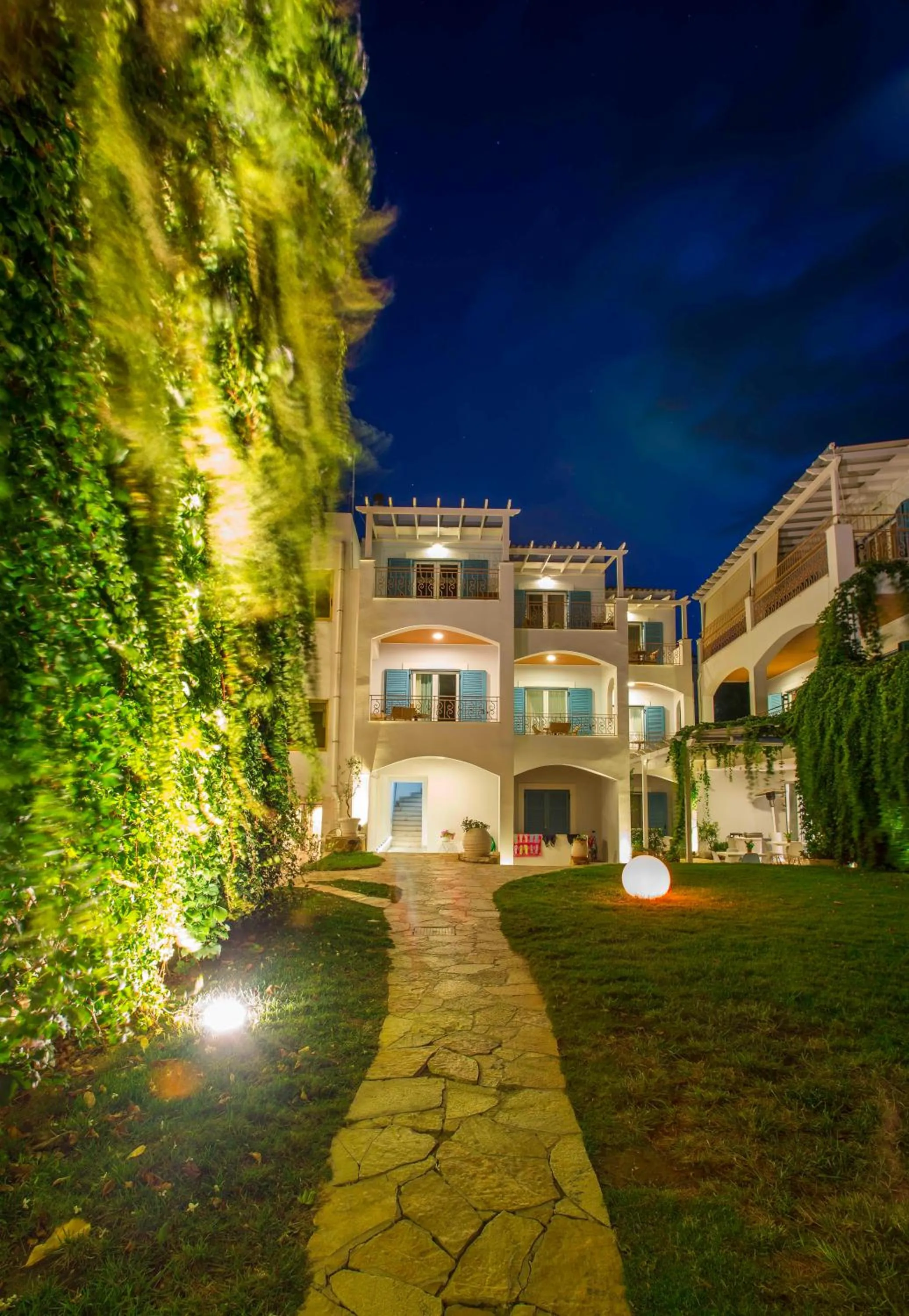 Garden in Oasis Beach Hotel