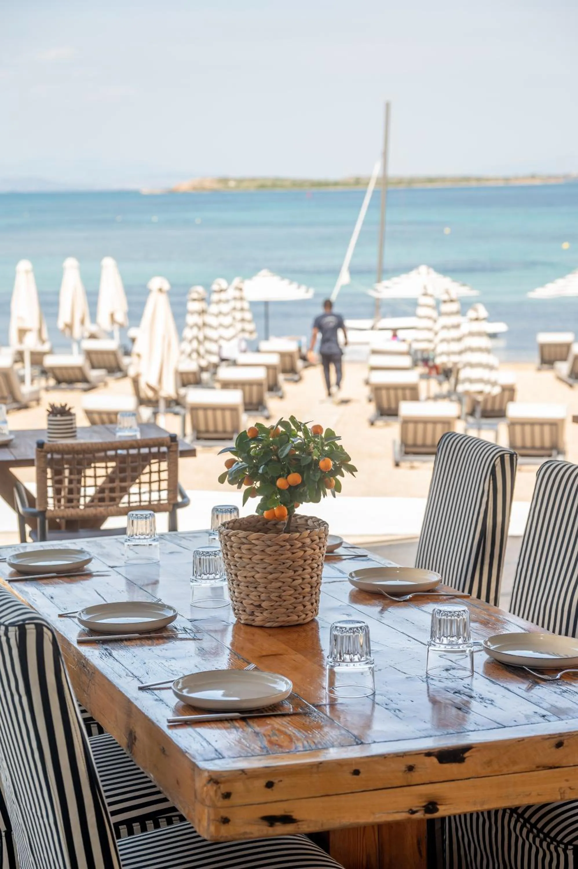 Restaurant/places to eat in Oasis Beach Hotel