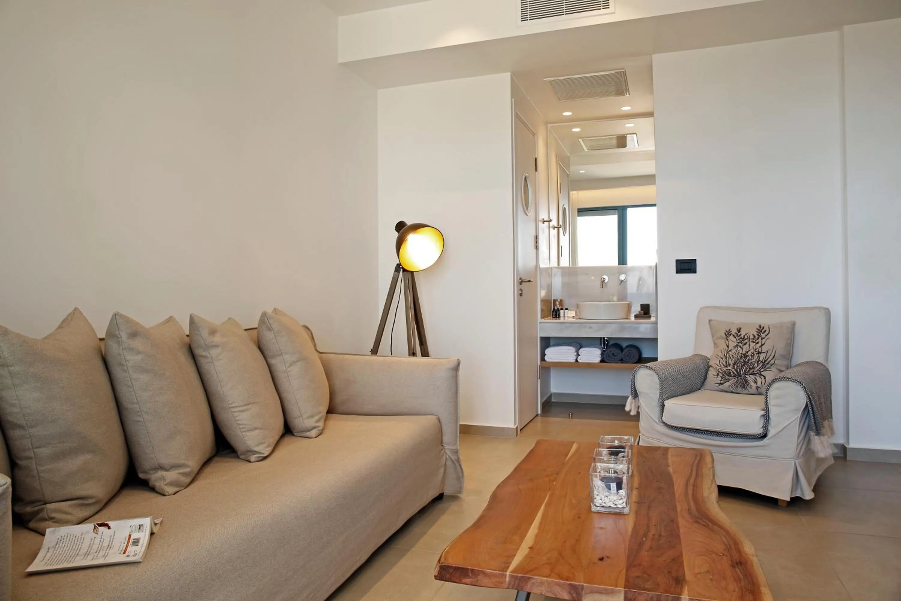 Living room in Oasis Beach Hotel