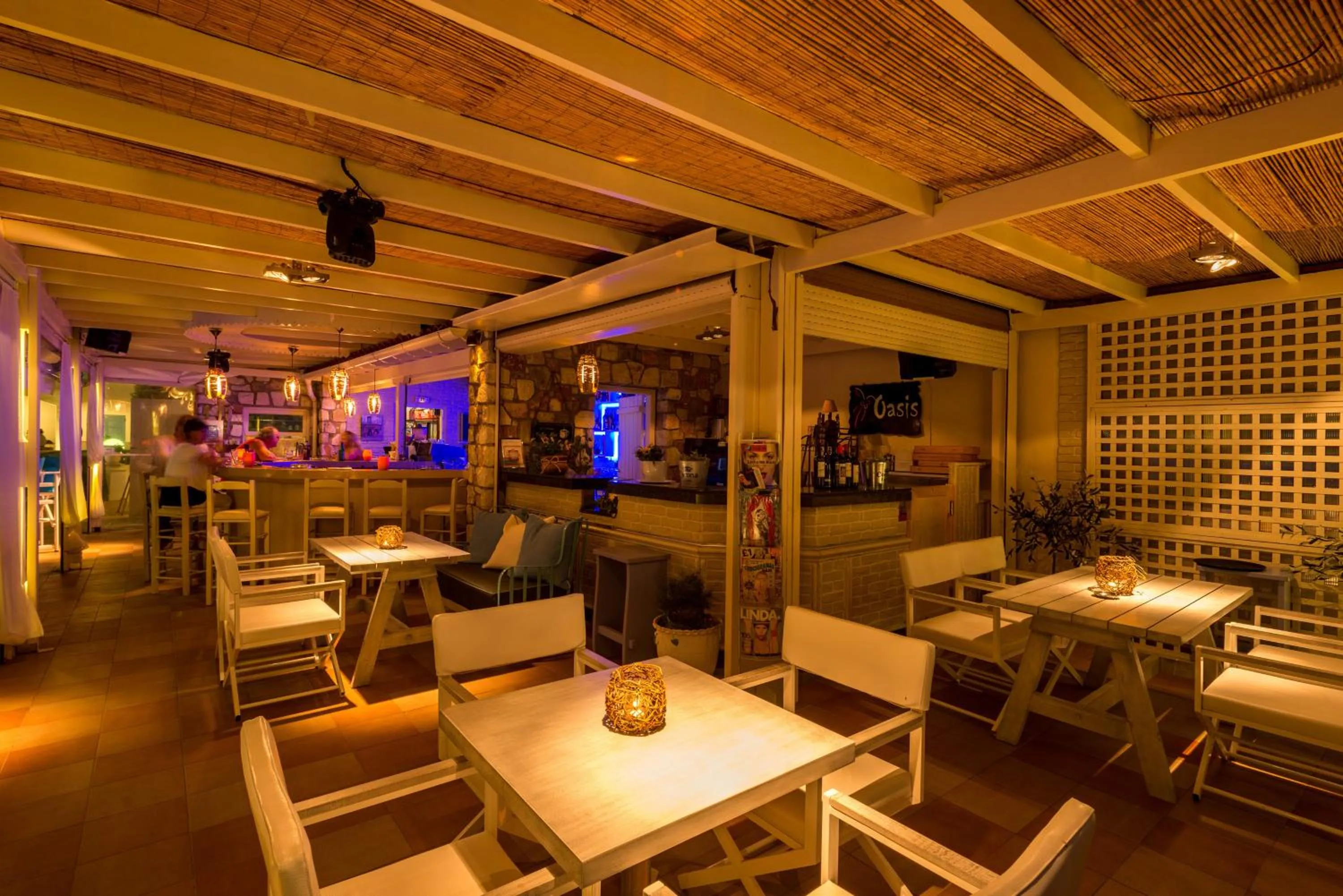 Restaurant/places to eat in Oasis Beach Hotel