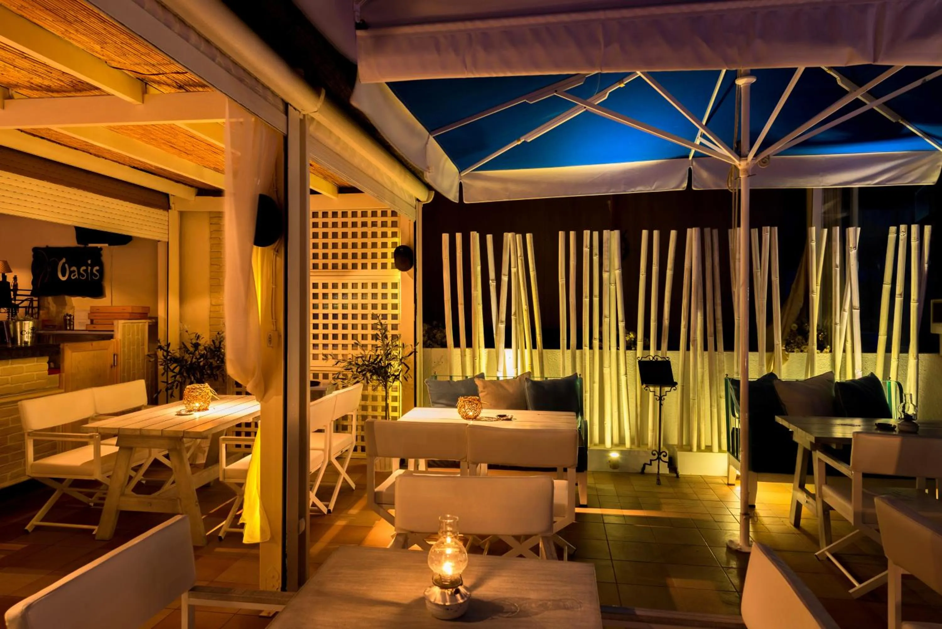 Restaurant/places to eat in Oasis Beach Hotel