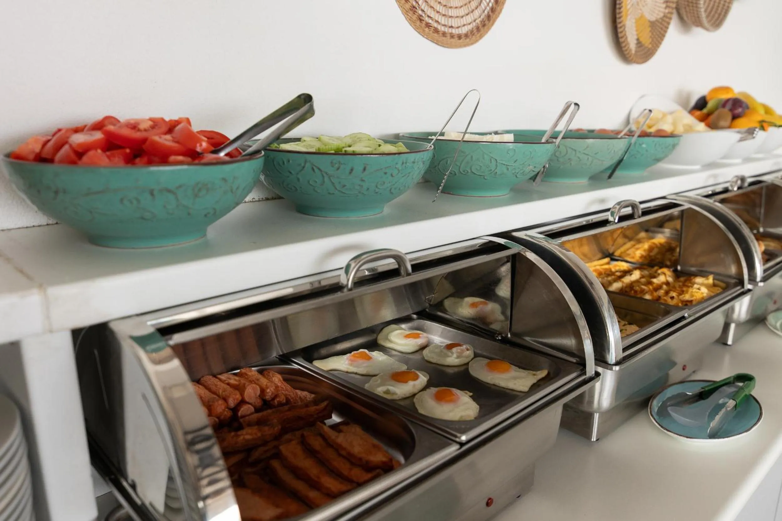 Restaurant/places to eat in Oasis Beach Hotel