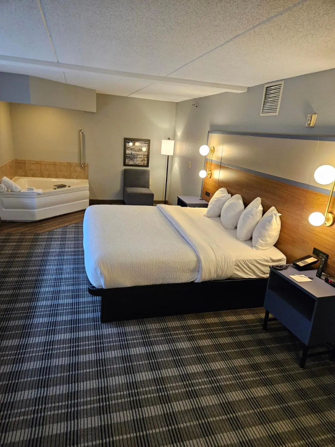 Property building, Bed in AmericInn by Wyndham Mounds View Minneapolis