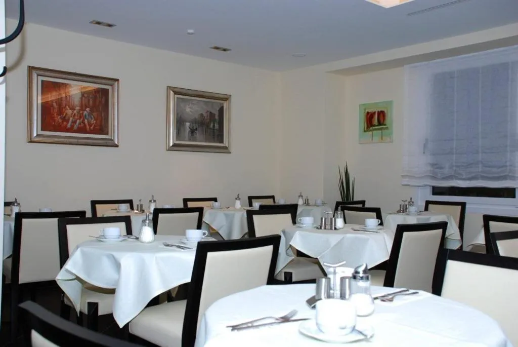Restaurant/places to eat in Hotel Hamann