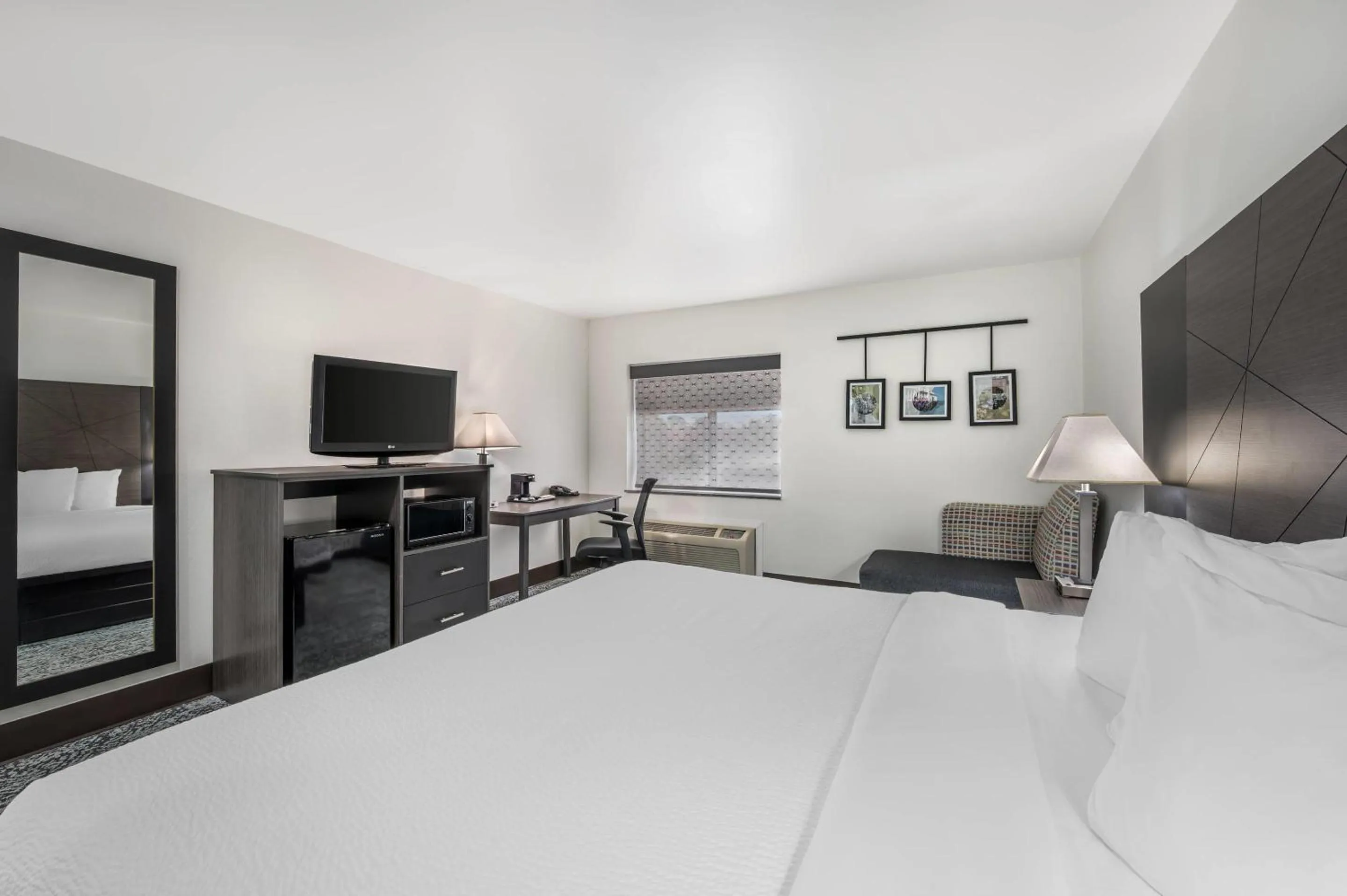 Bedroom, Bed in Sleep Inn