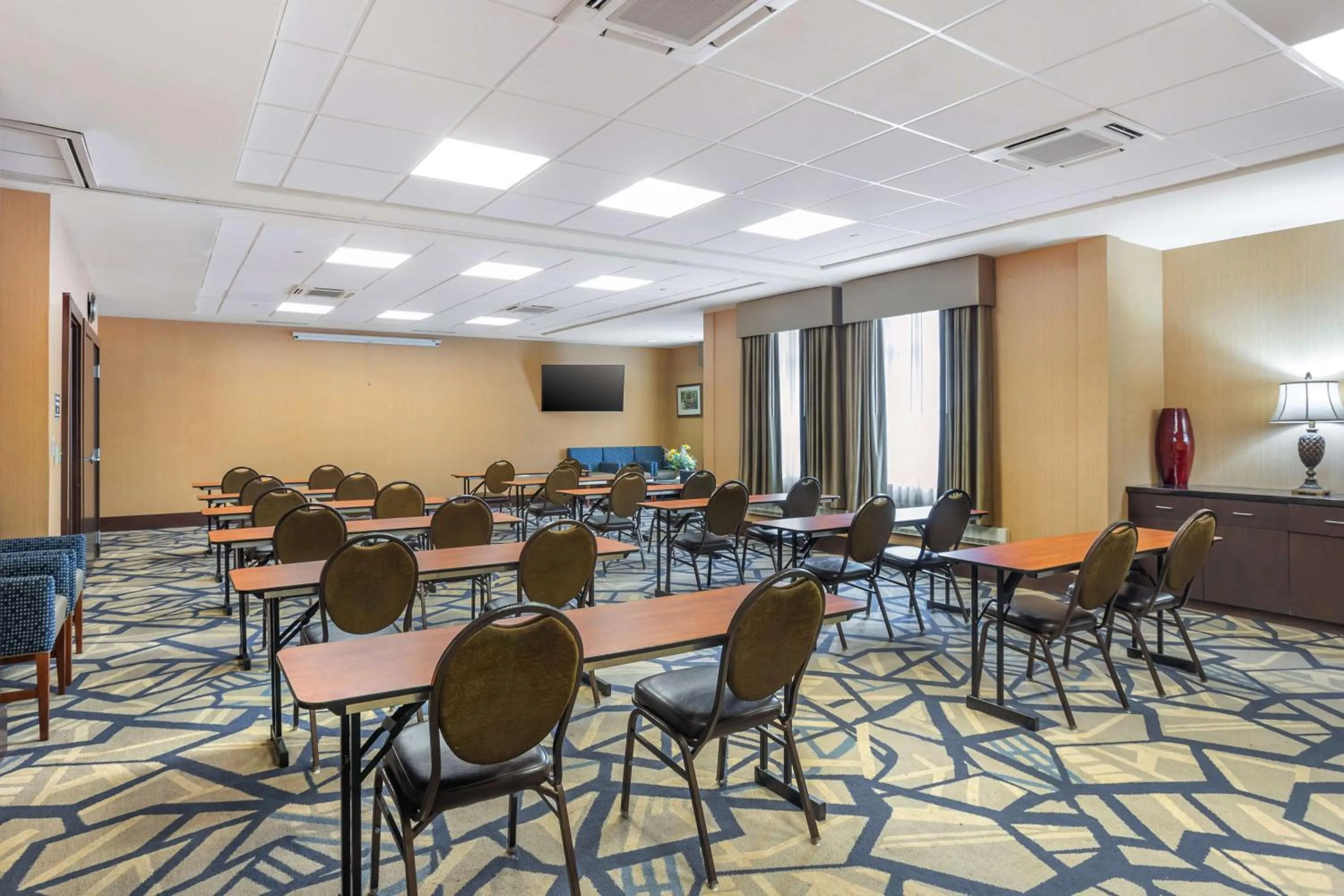 Meeting/conference room in Best Western PLUS University Park Inn & Suites