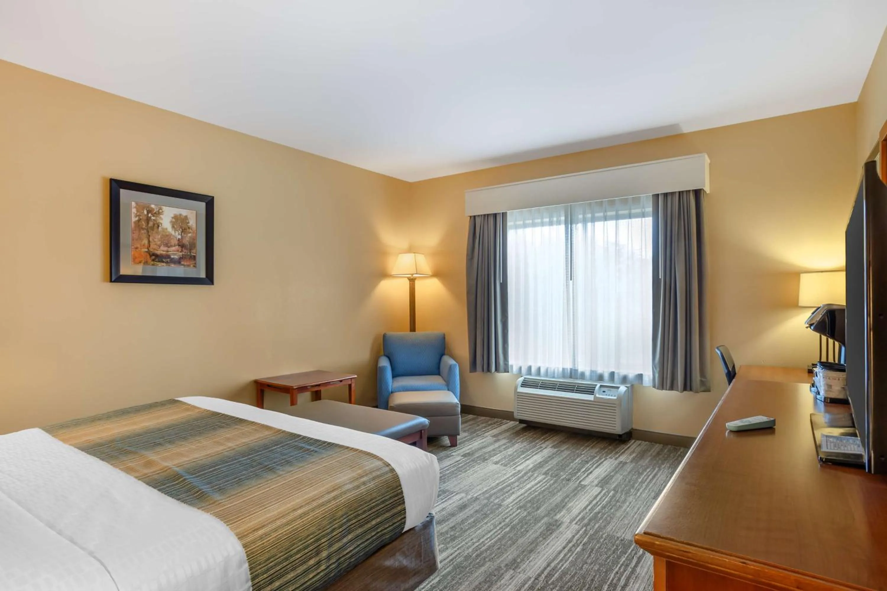 Bedroom, Bed in Best Western PLUS University Park Inn & Suites