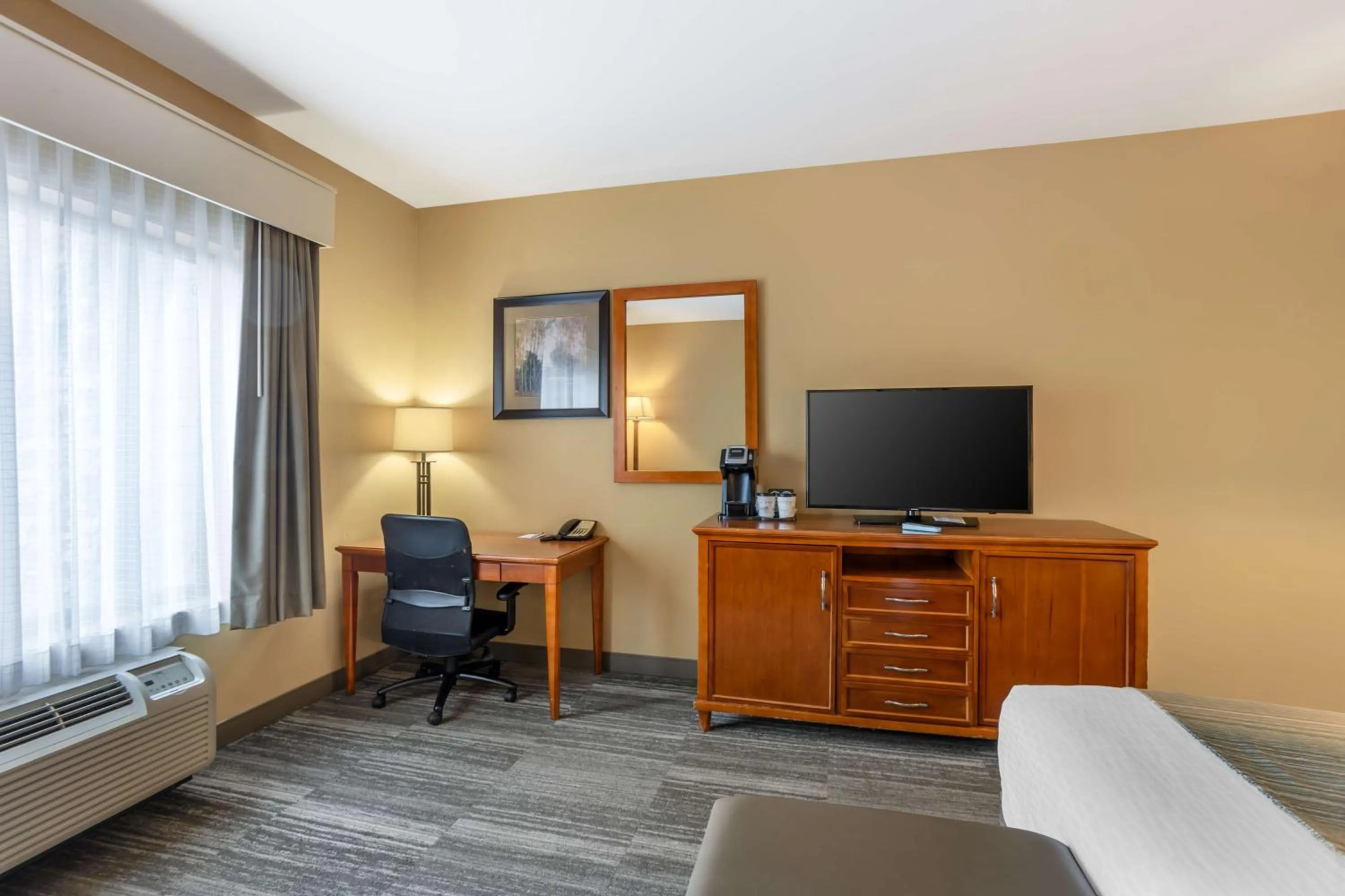 Bedroom in Best Western PLUS University Park Inn & Suites