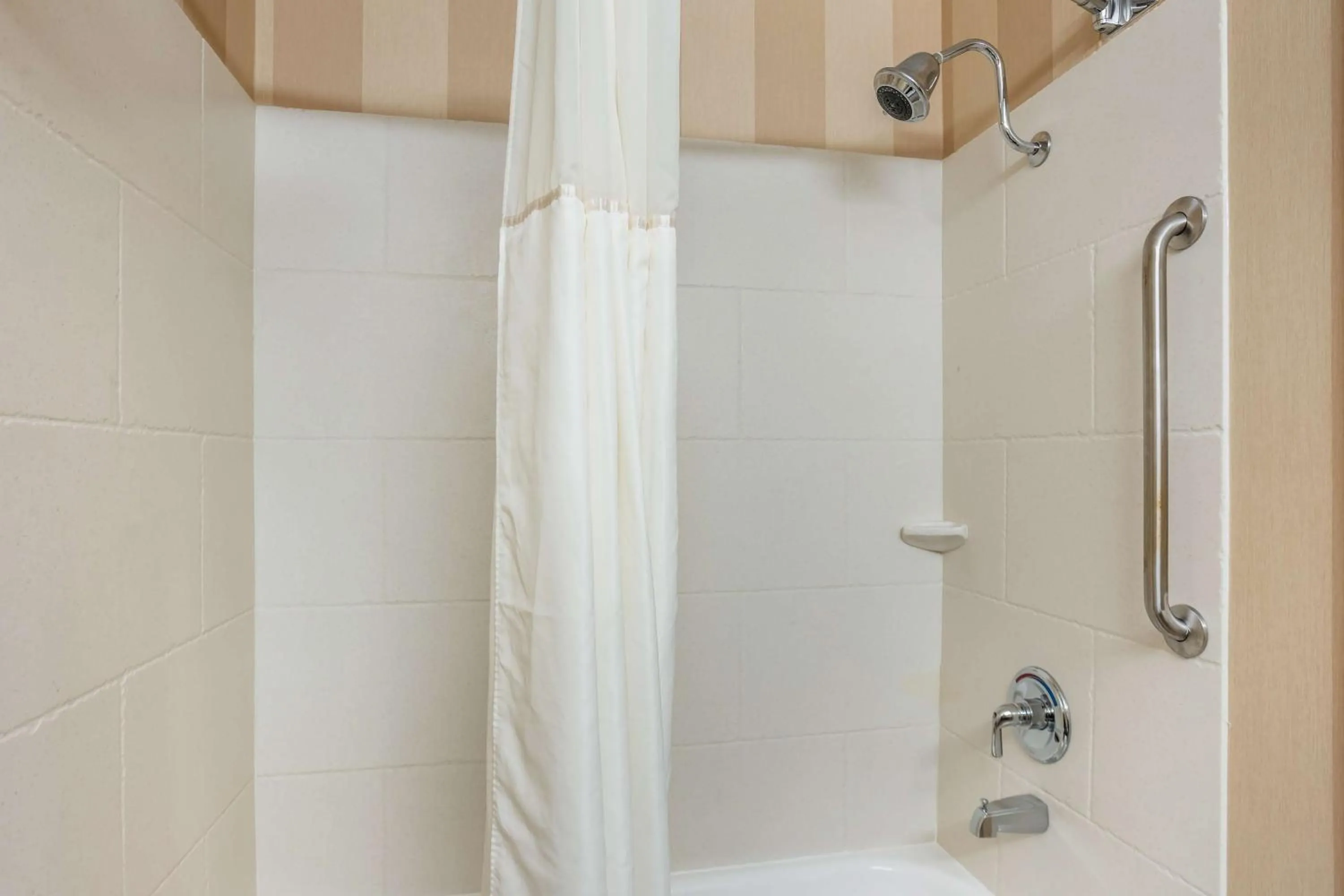 Bathroom in Best Western PLUS University Park Inn & Suites