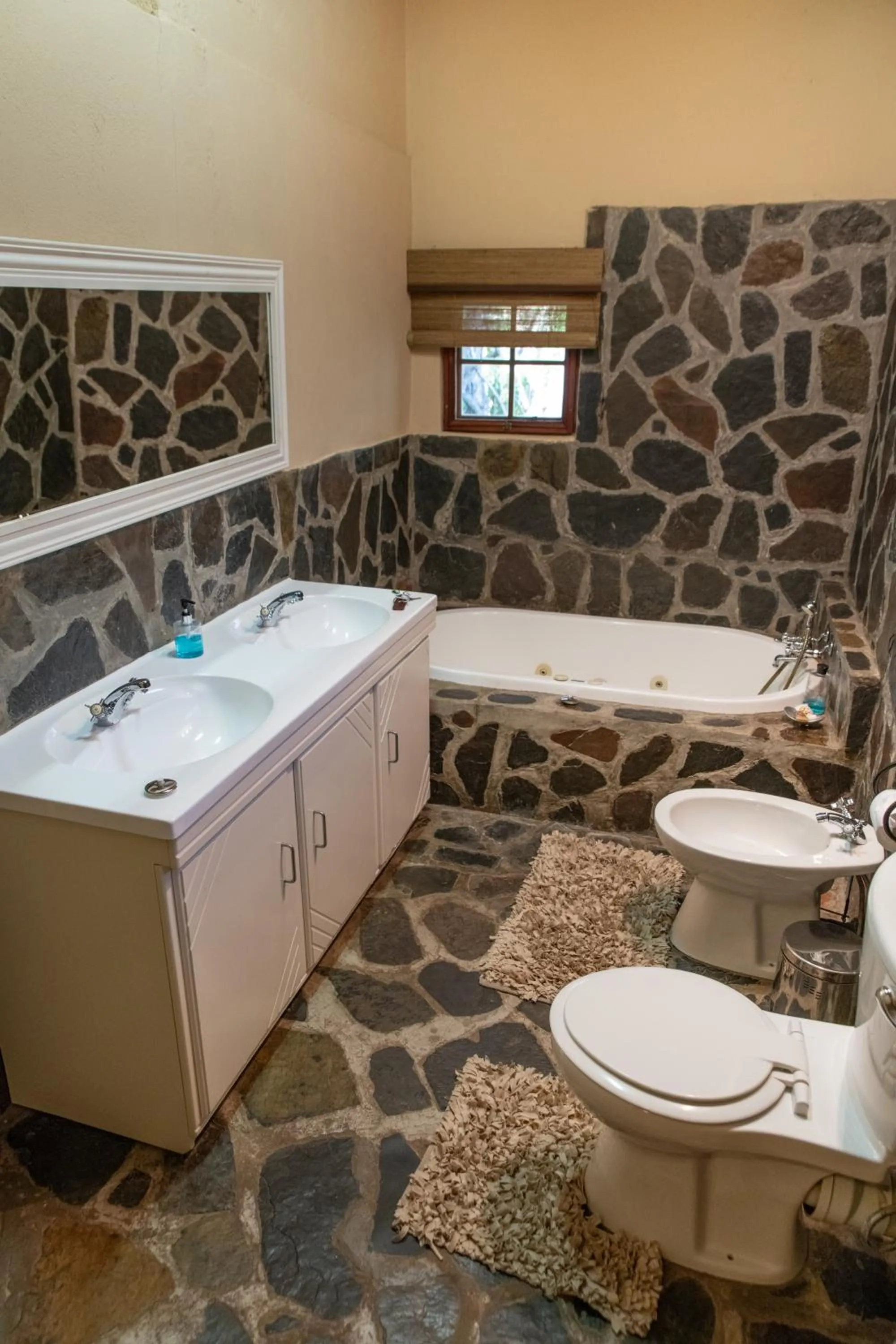 Bathroom in Blyde River Wilderness Lodge