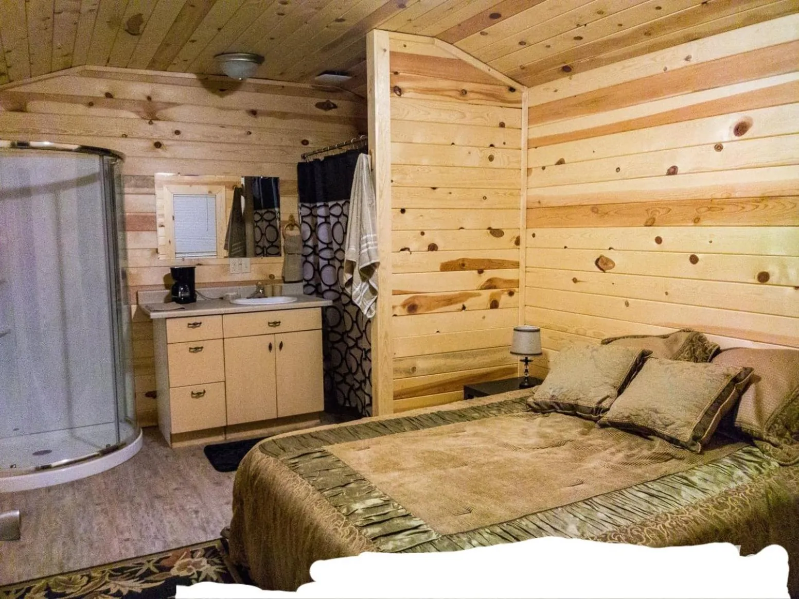 Bed in Zion’s Cozy Cabin's