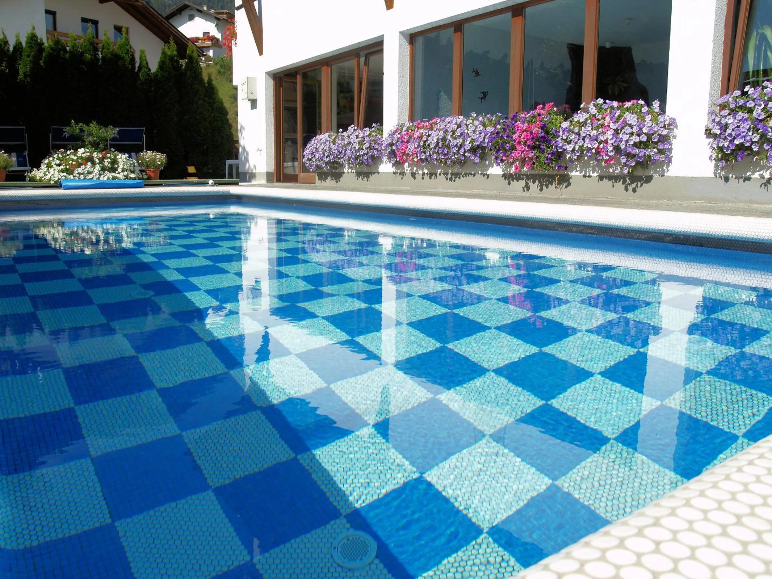 Swimming pool in Hotel Montana