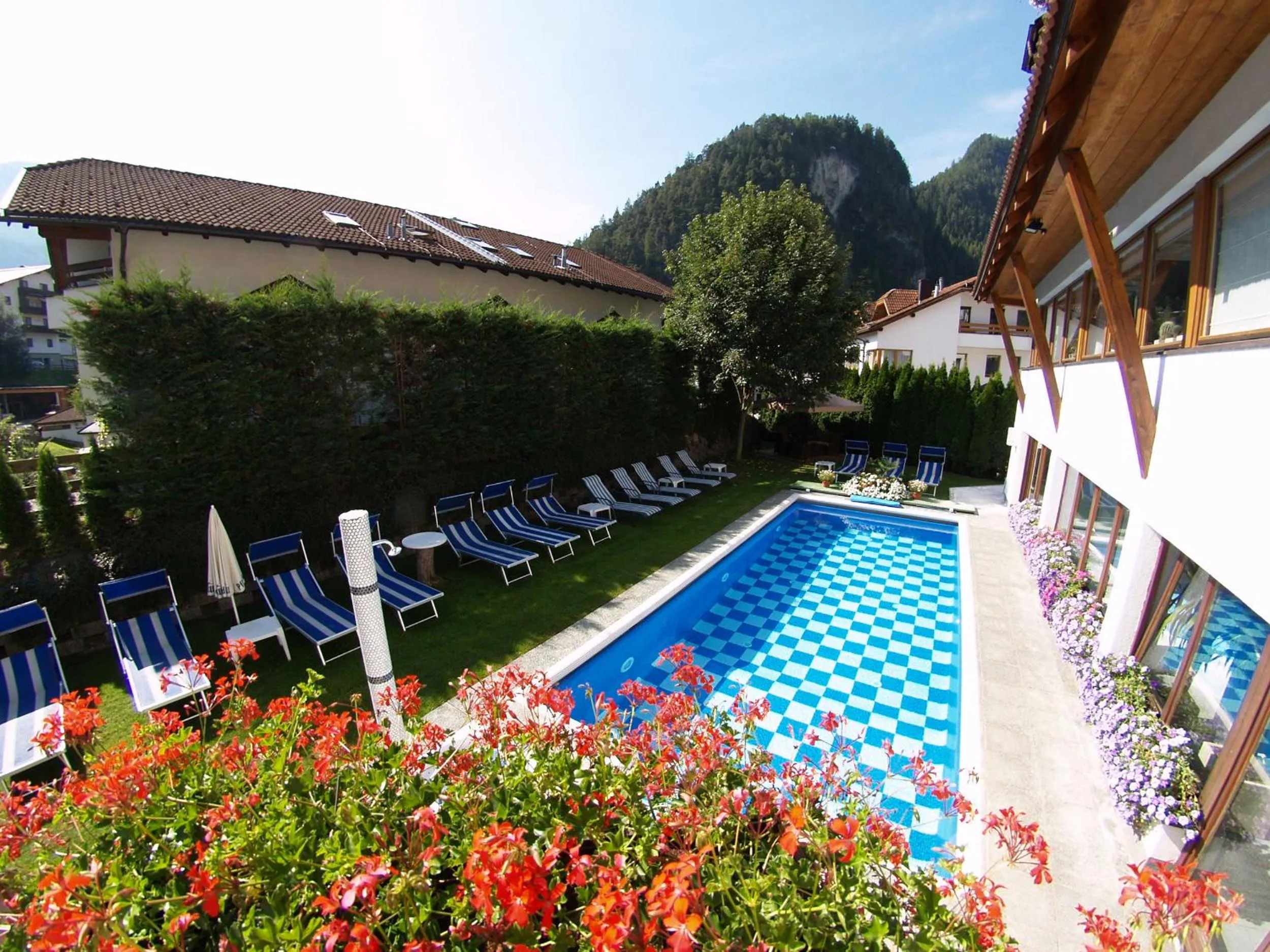 Swimming pool in Hotel Montana