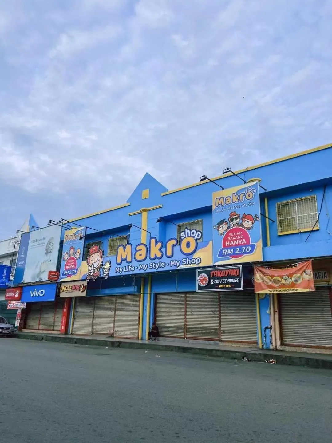 Street view in Cow B Homestay Semporna