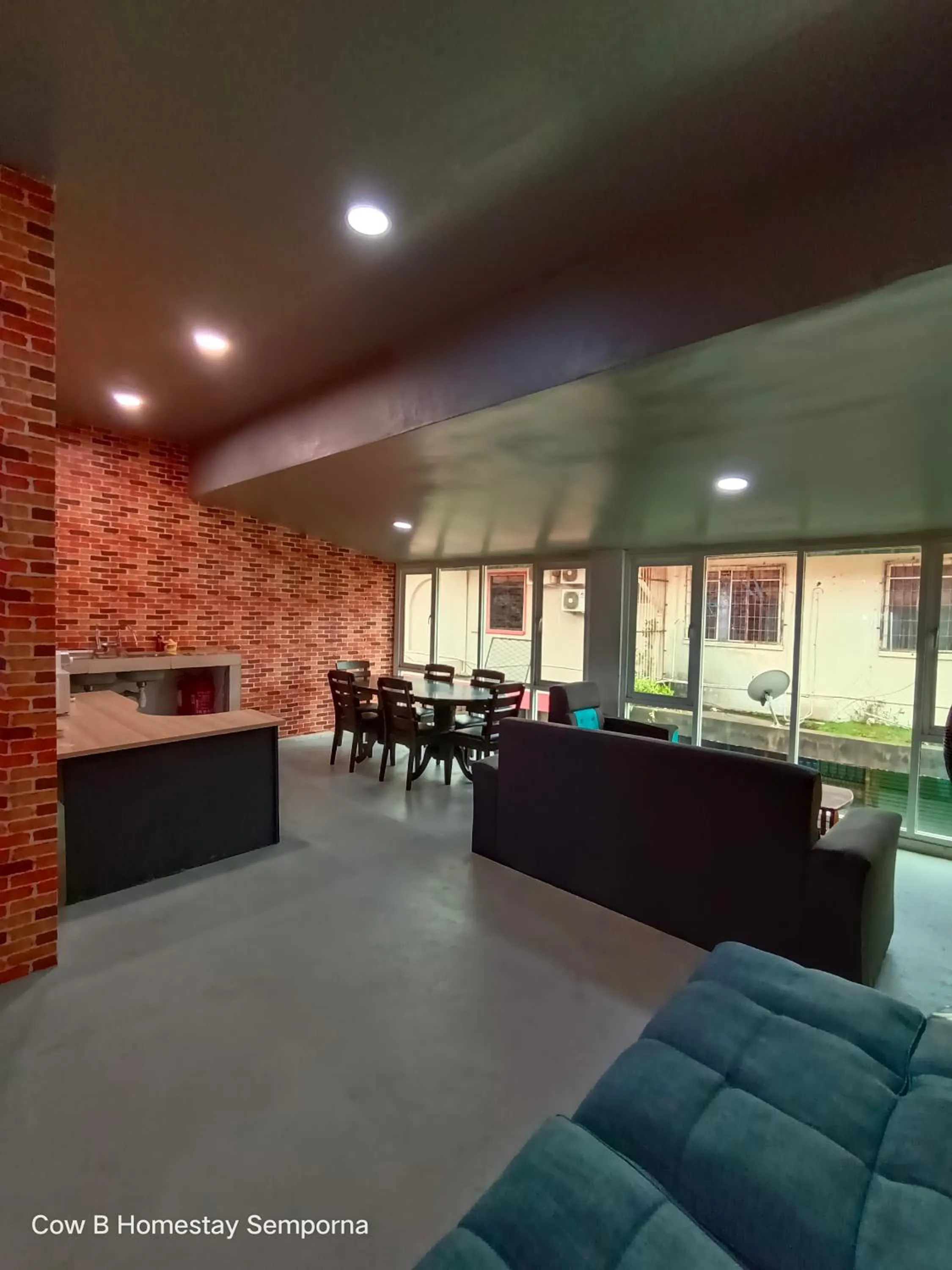 Living room in Cow B Homestay Semporna