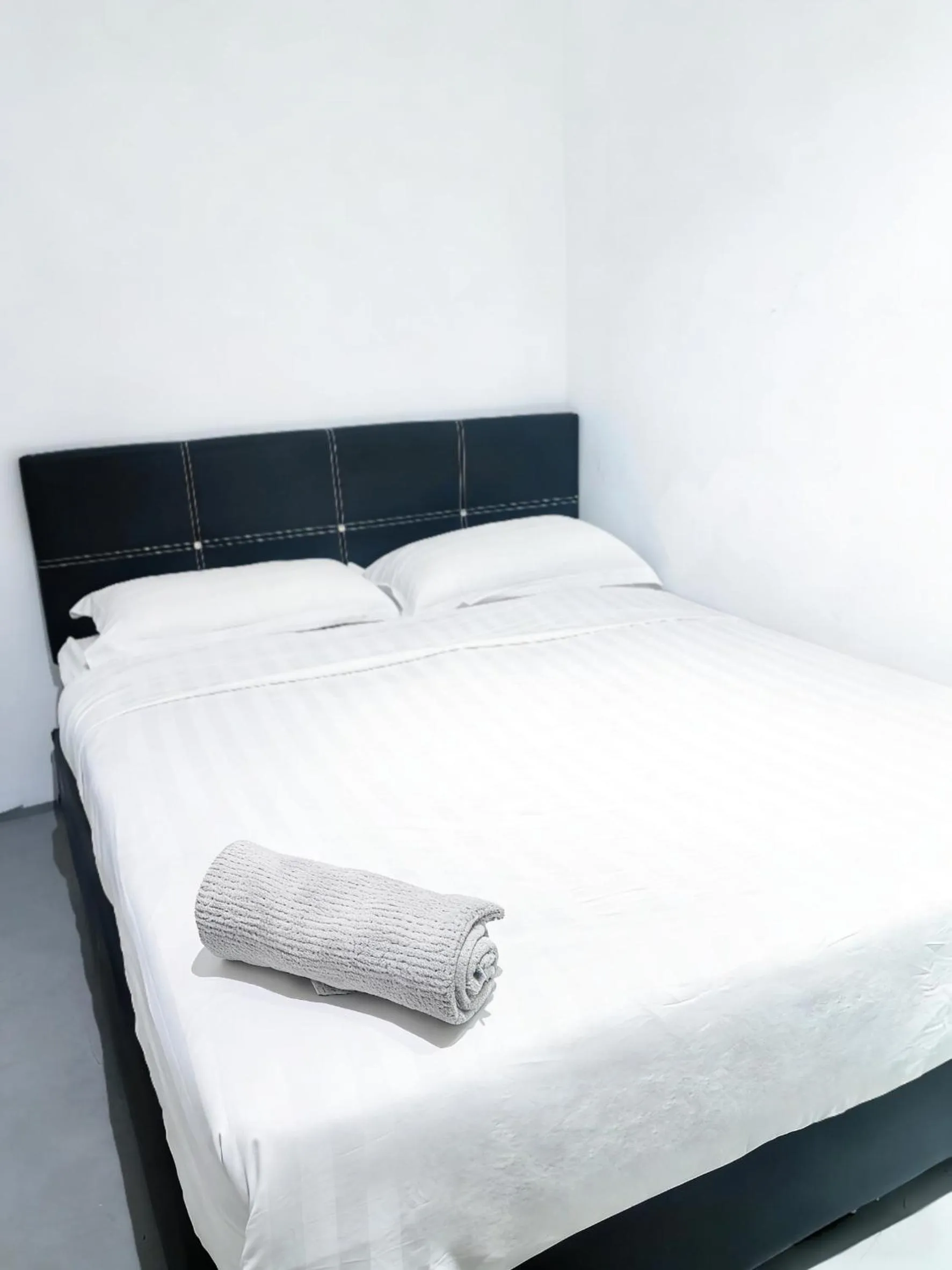 Bed in Cow B Homestay Semporna