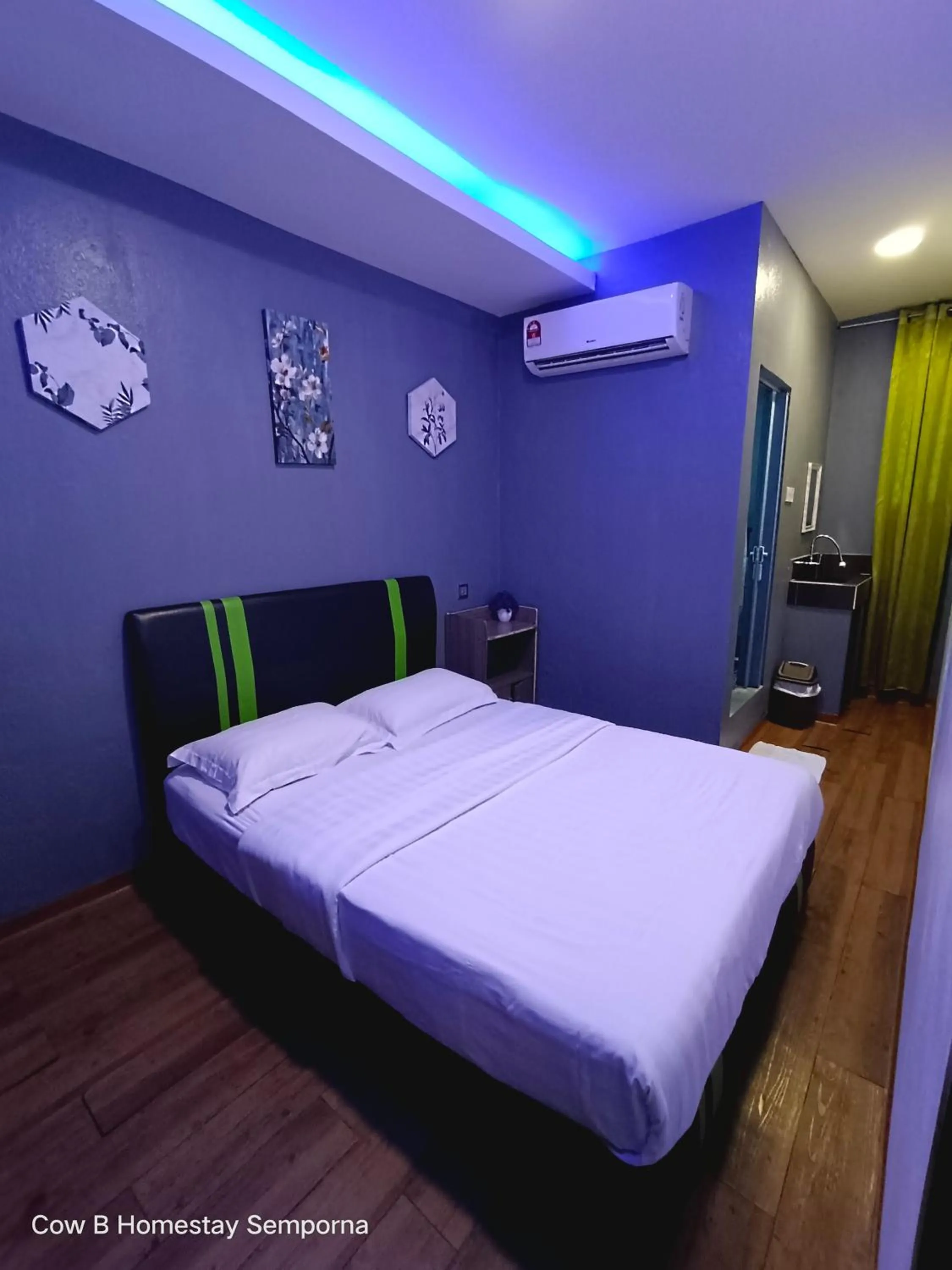 Photo of the whole room, Bed in Cow B Homestay Semporna