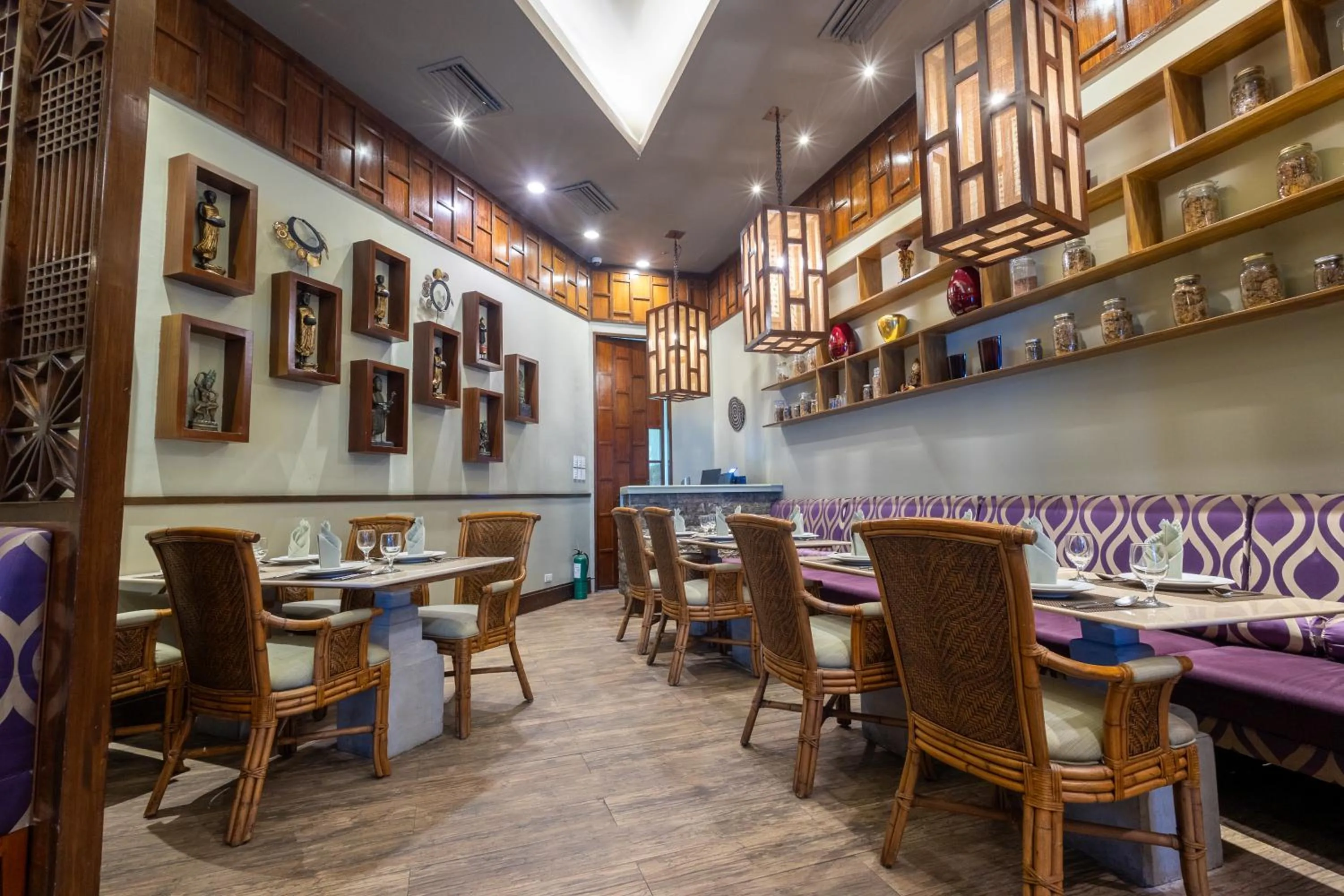 Restaurant/places to eat in The Alpha Suites