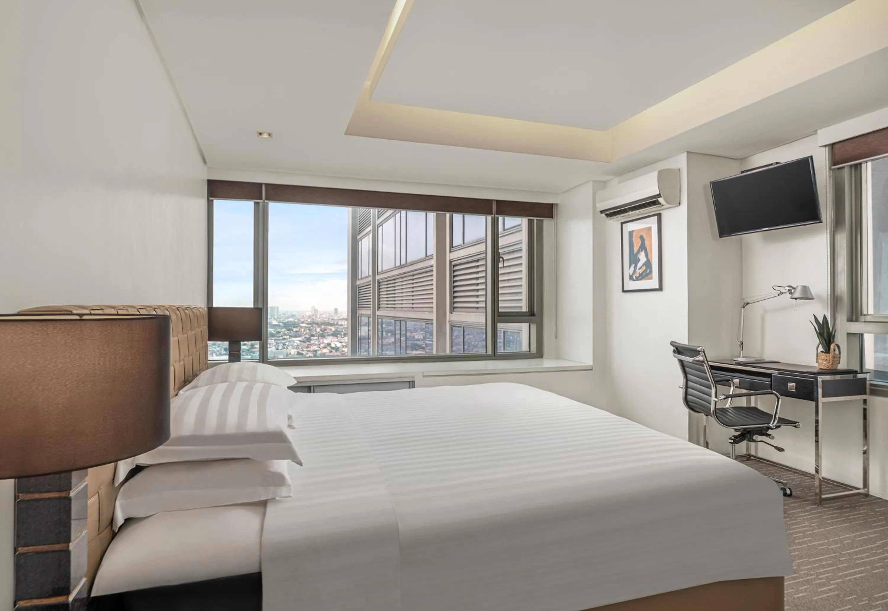 Bedroom, Bed in The Alpha Suites