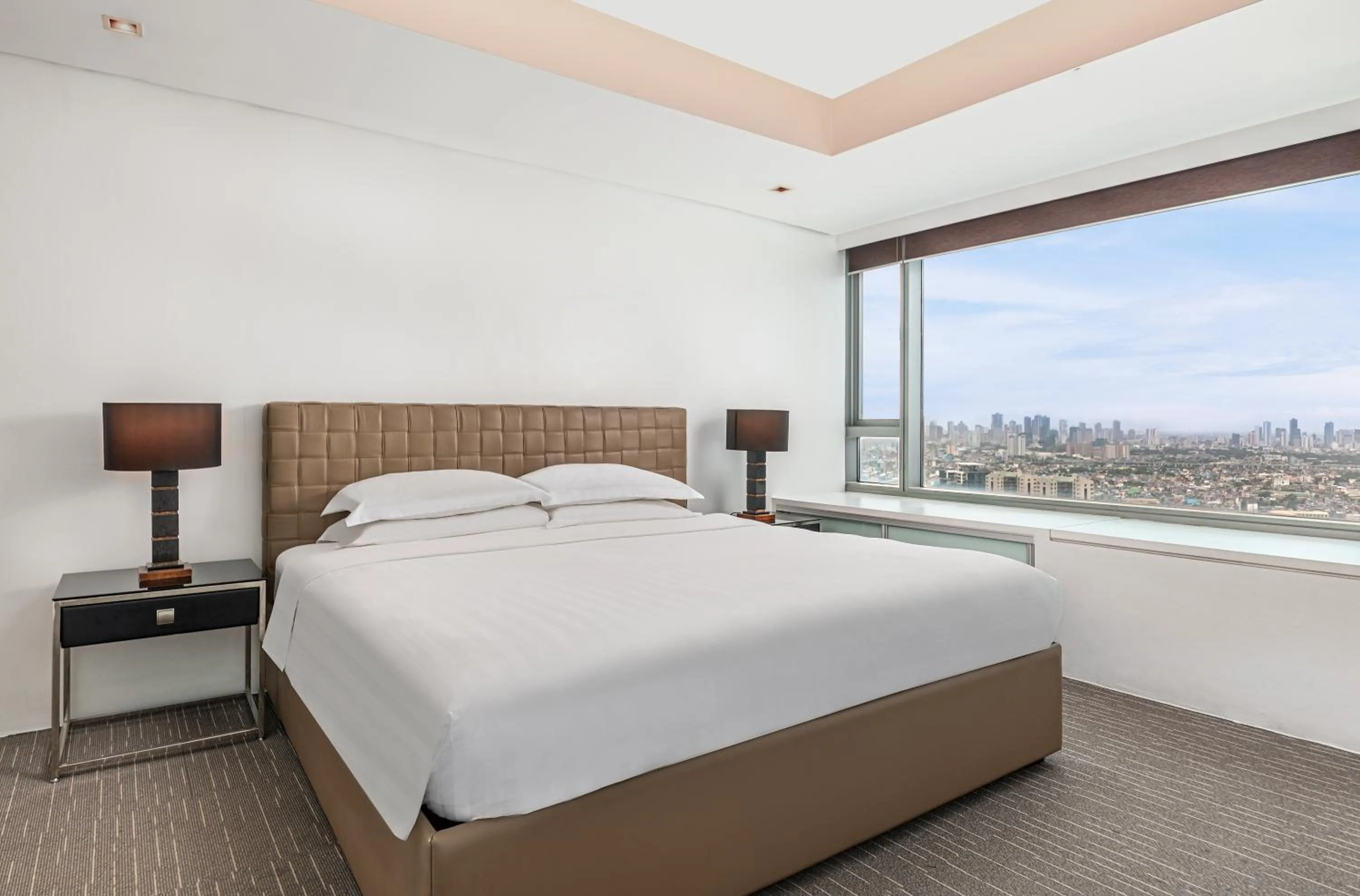 Bedroom, Bed in The Alpha Suites