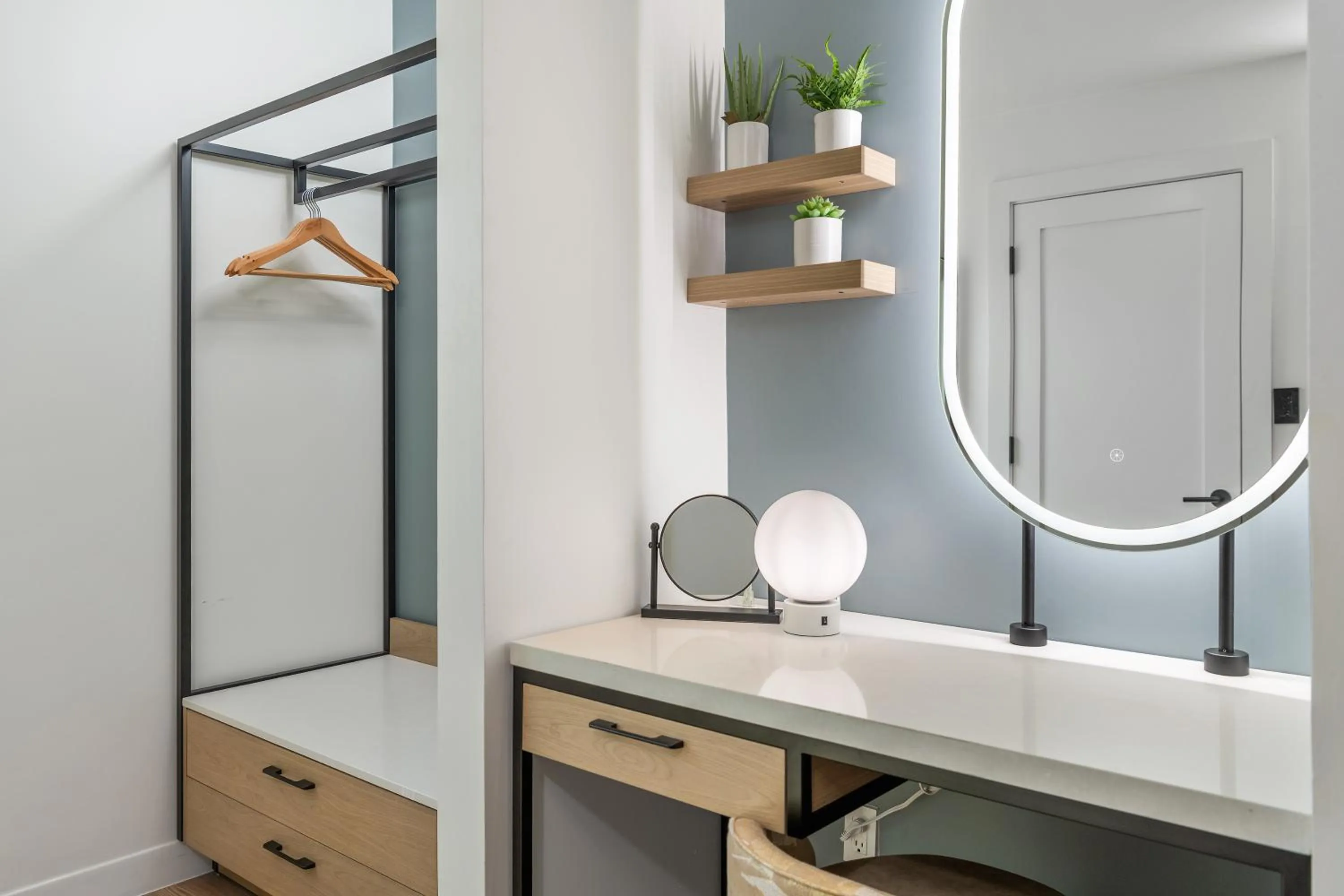 wardrobe in Chablis Inn