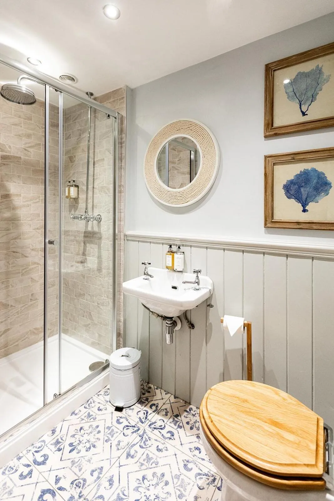 Bathroom in The Boot Inn