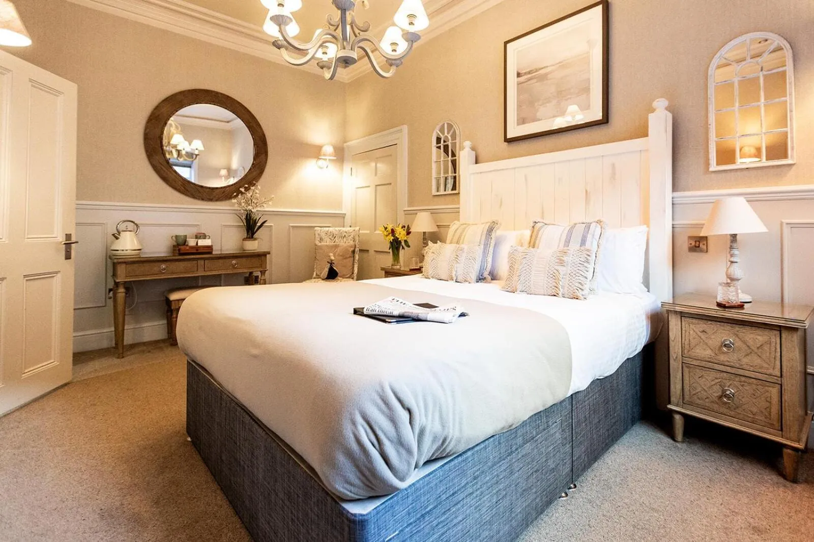 Bedroom, Bed in The Boot Inn