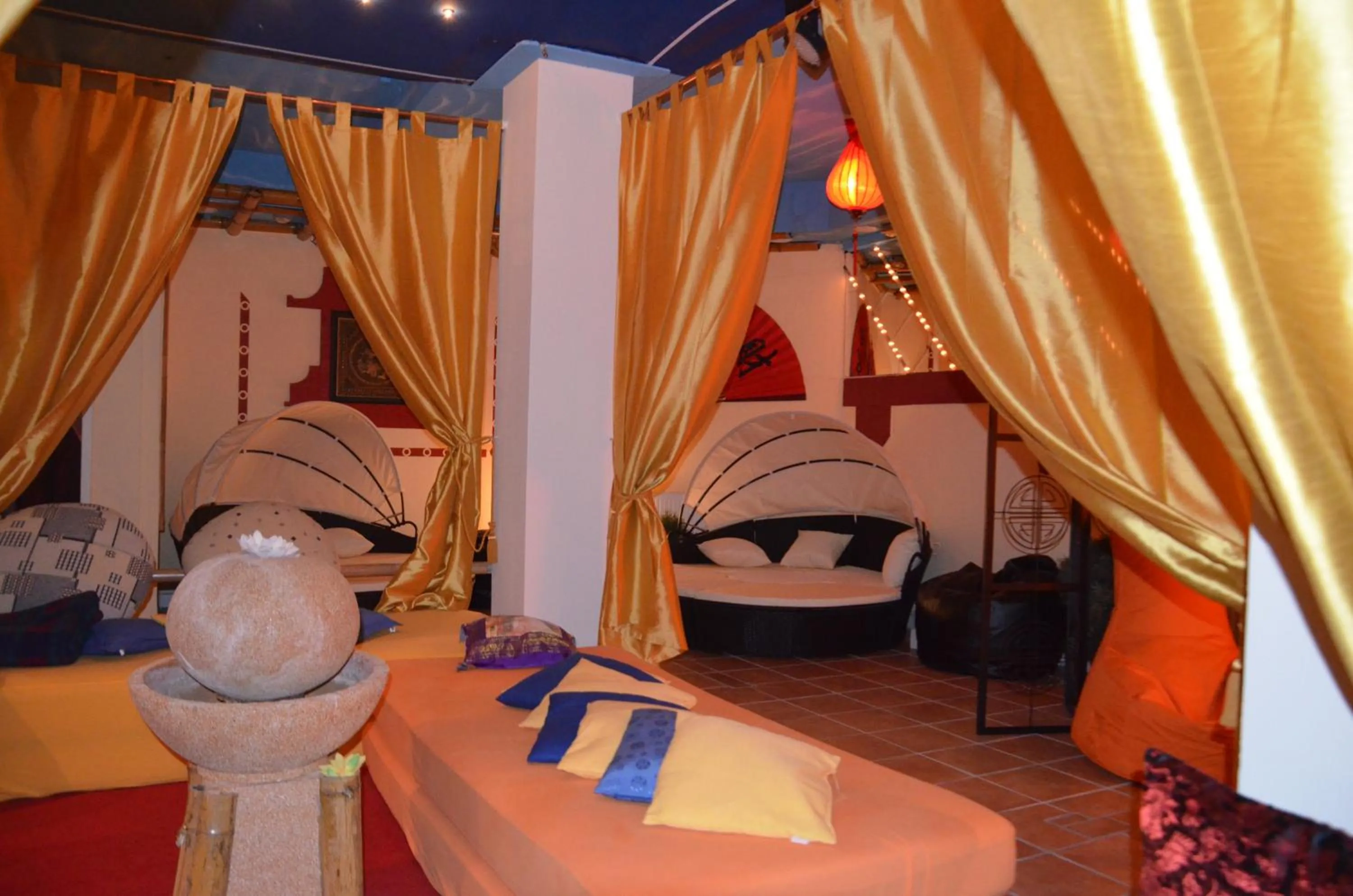 Spa and wellness centre/facilities, Bed in Themen Hotel Terrassen Cafe