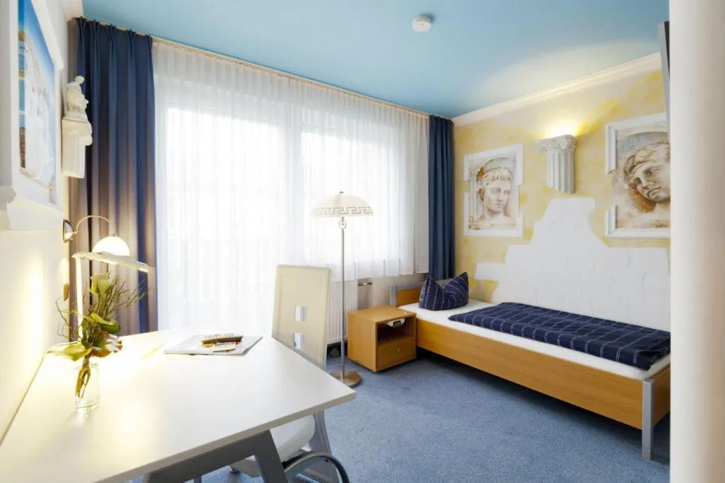 Photo of the whole room, Bed in Themen Hotel Terrassen Cafe