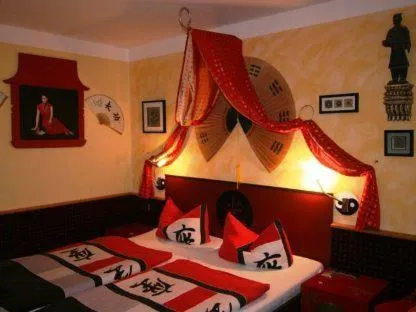 Photo of the whole room, Bed in Themen Hotel Terrassen Cafe