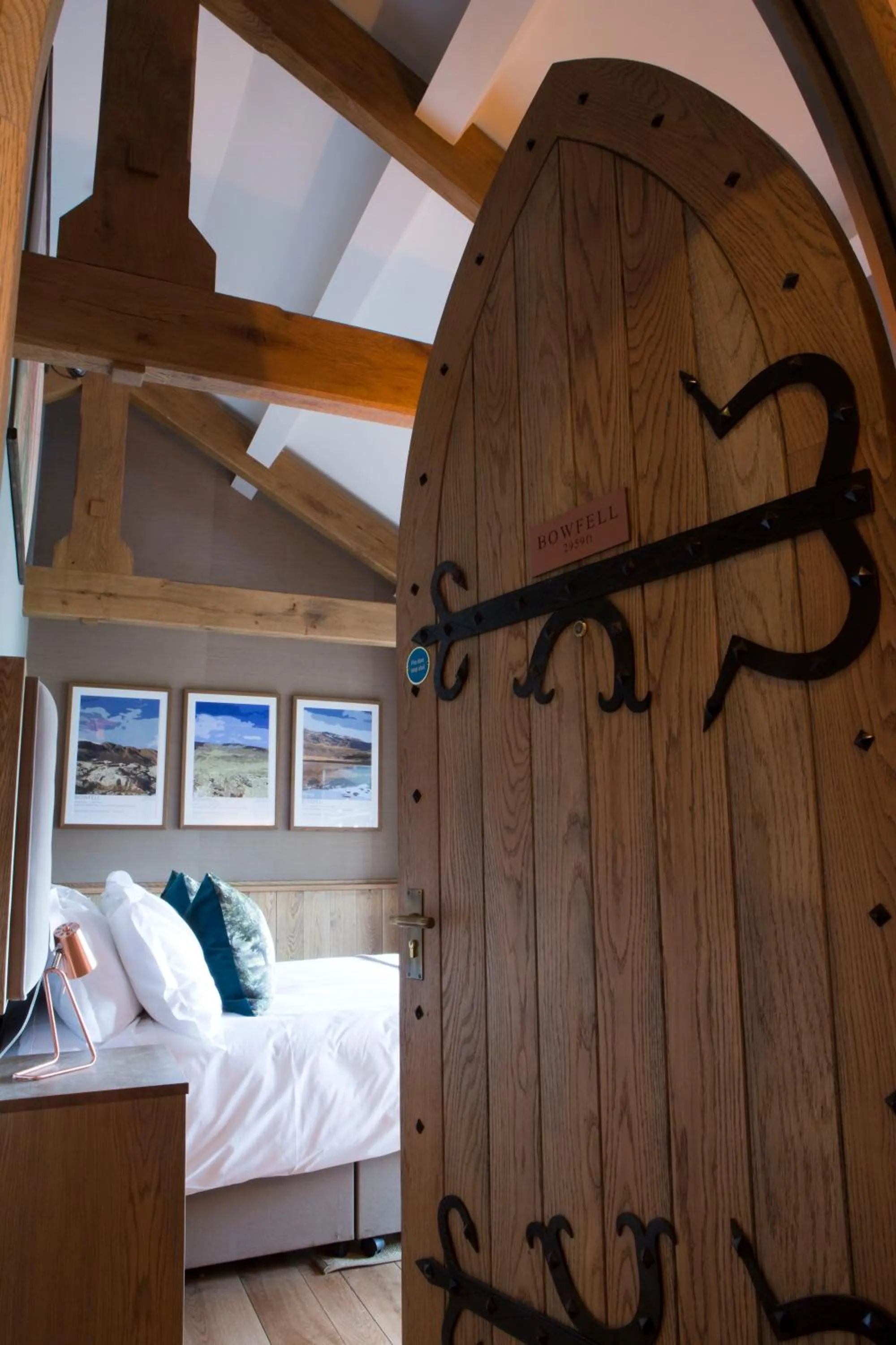 Bed in The Queen's Head Hotel