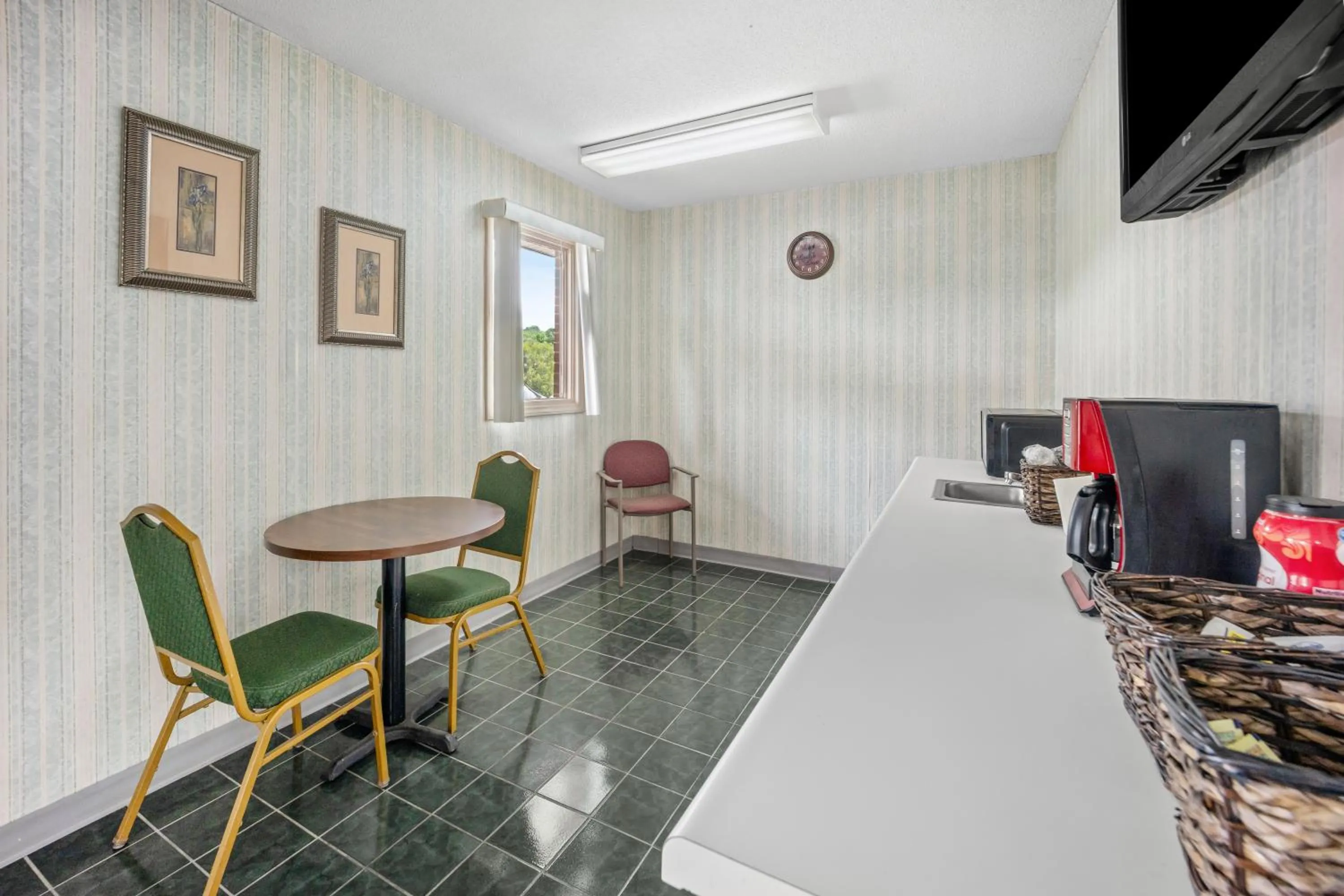 Breakfast in Americas Best Value Inn - Roxboro