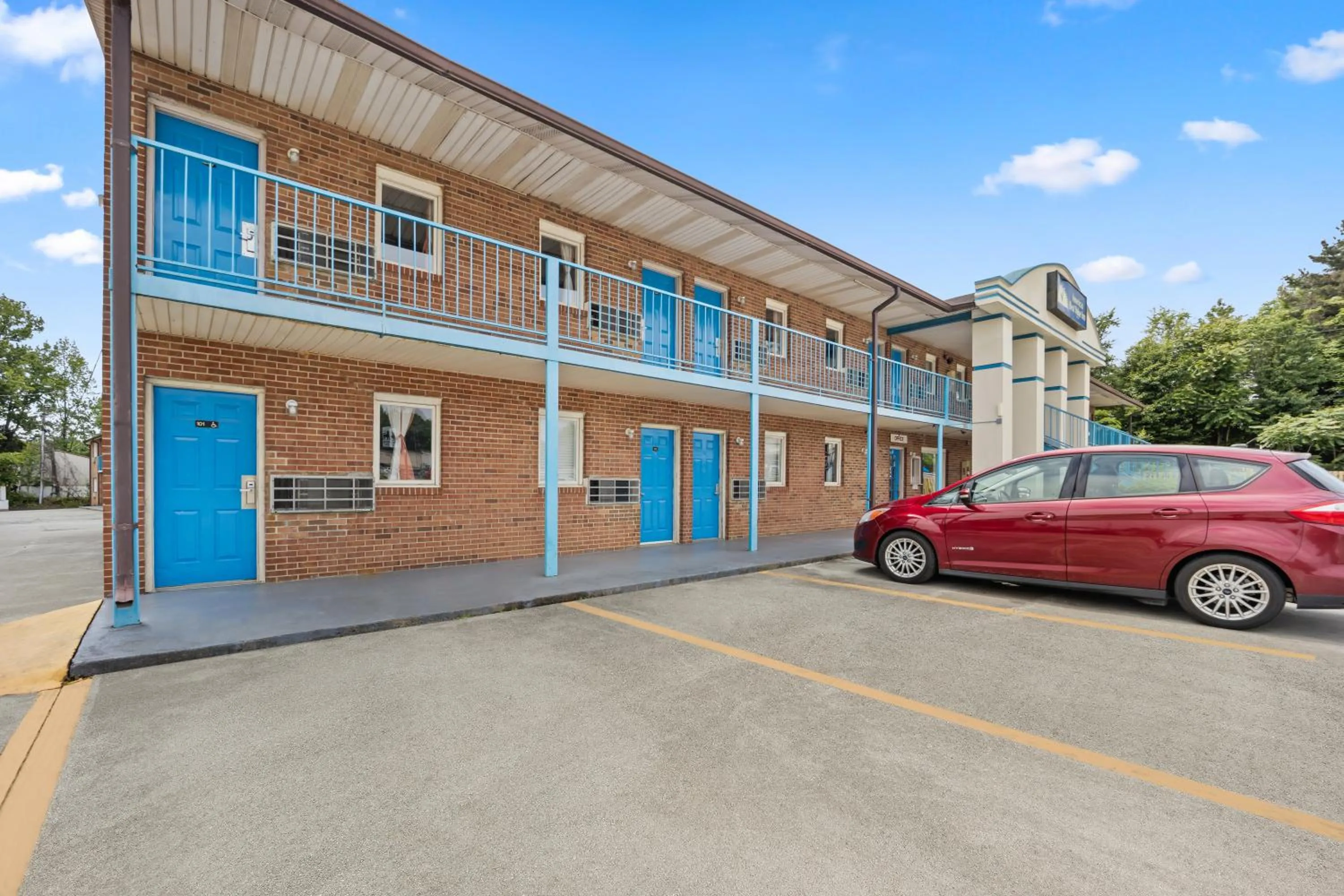 Property building in Americas Best Value Inn - Roxboro