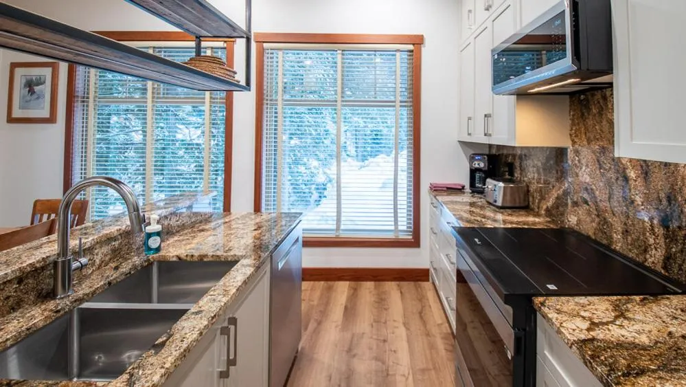 Snow Creek Lodge by Fernie Lodging Co