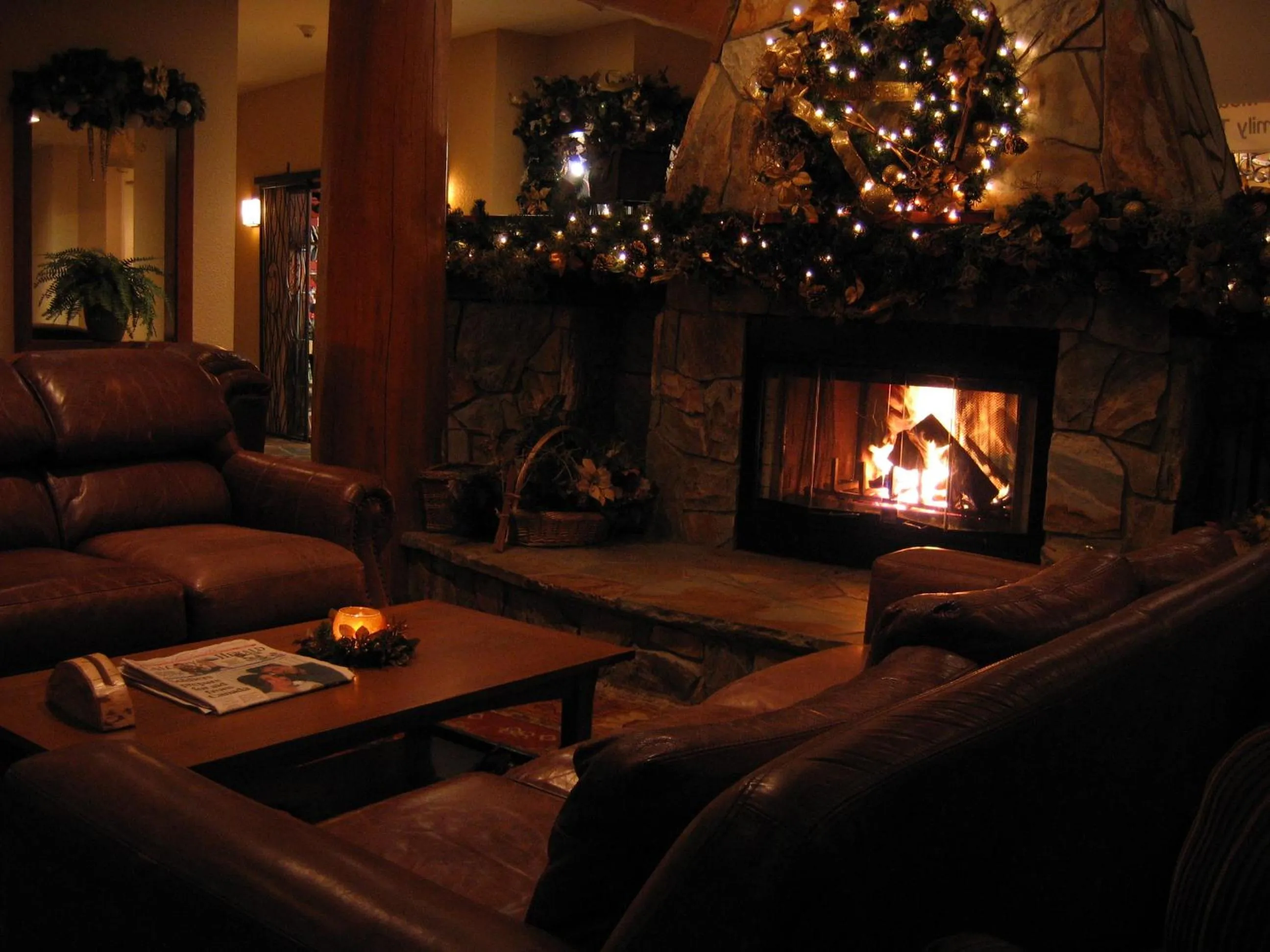 Lobby or reception in Snow Creek Lodge by Fernie Lodging Co