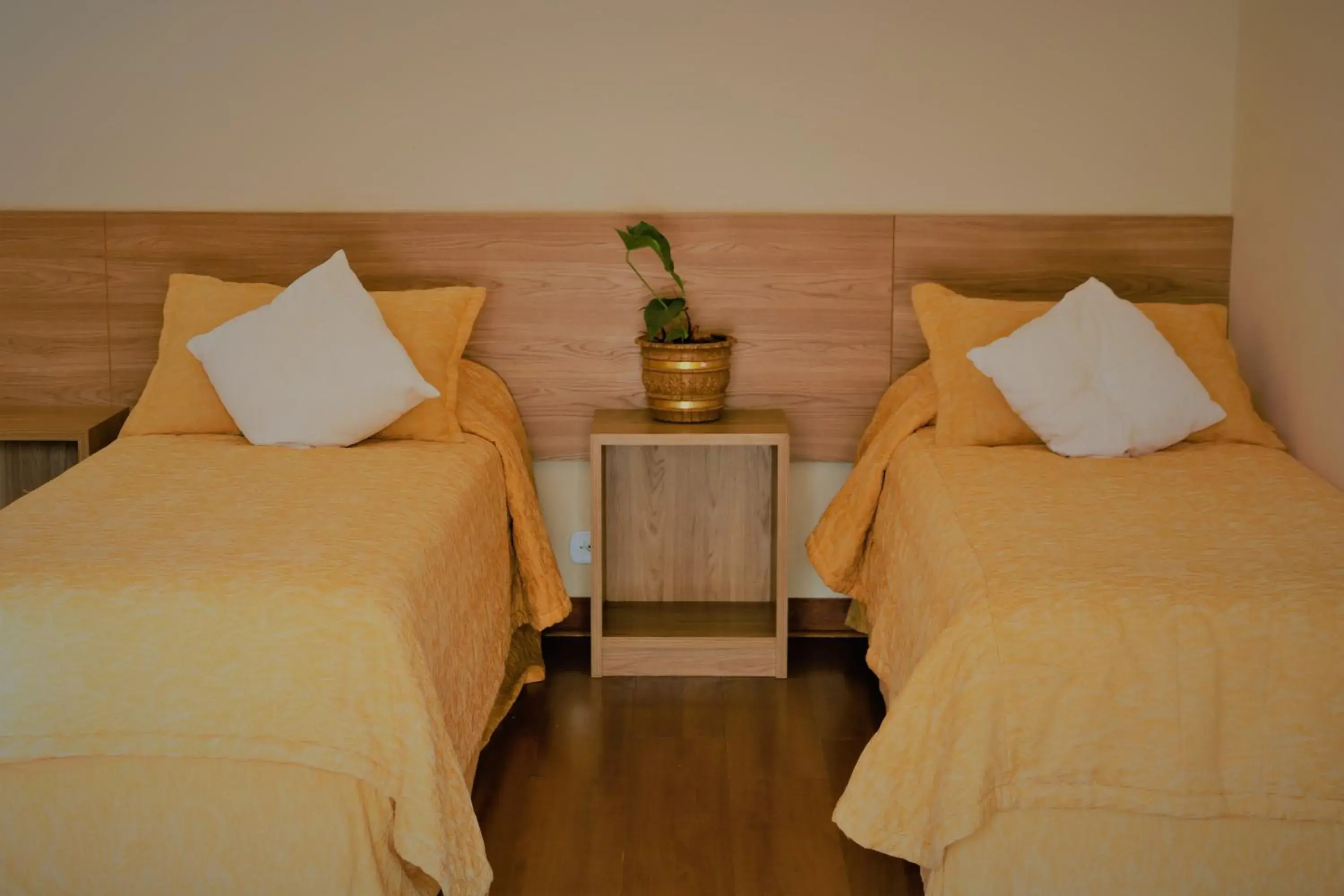 Standard Quadruple Room in Hotel Bologna Standard Quadruple Room in Hotel Bologna