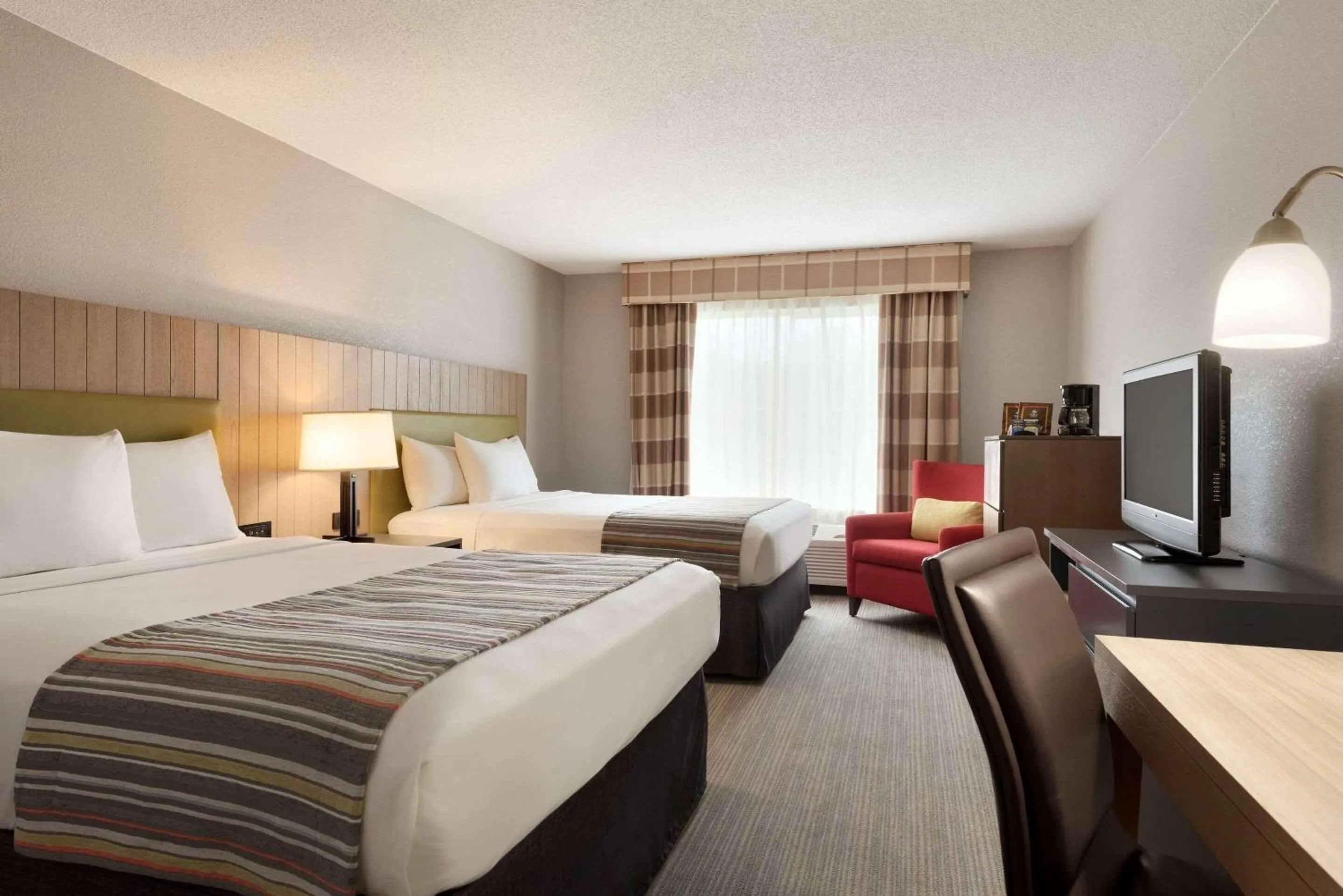 Bedroom, Bed in Country Inn & Suites by Radisson, Minneapolis-Shakopee