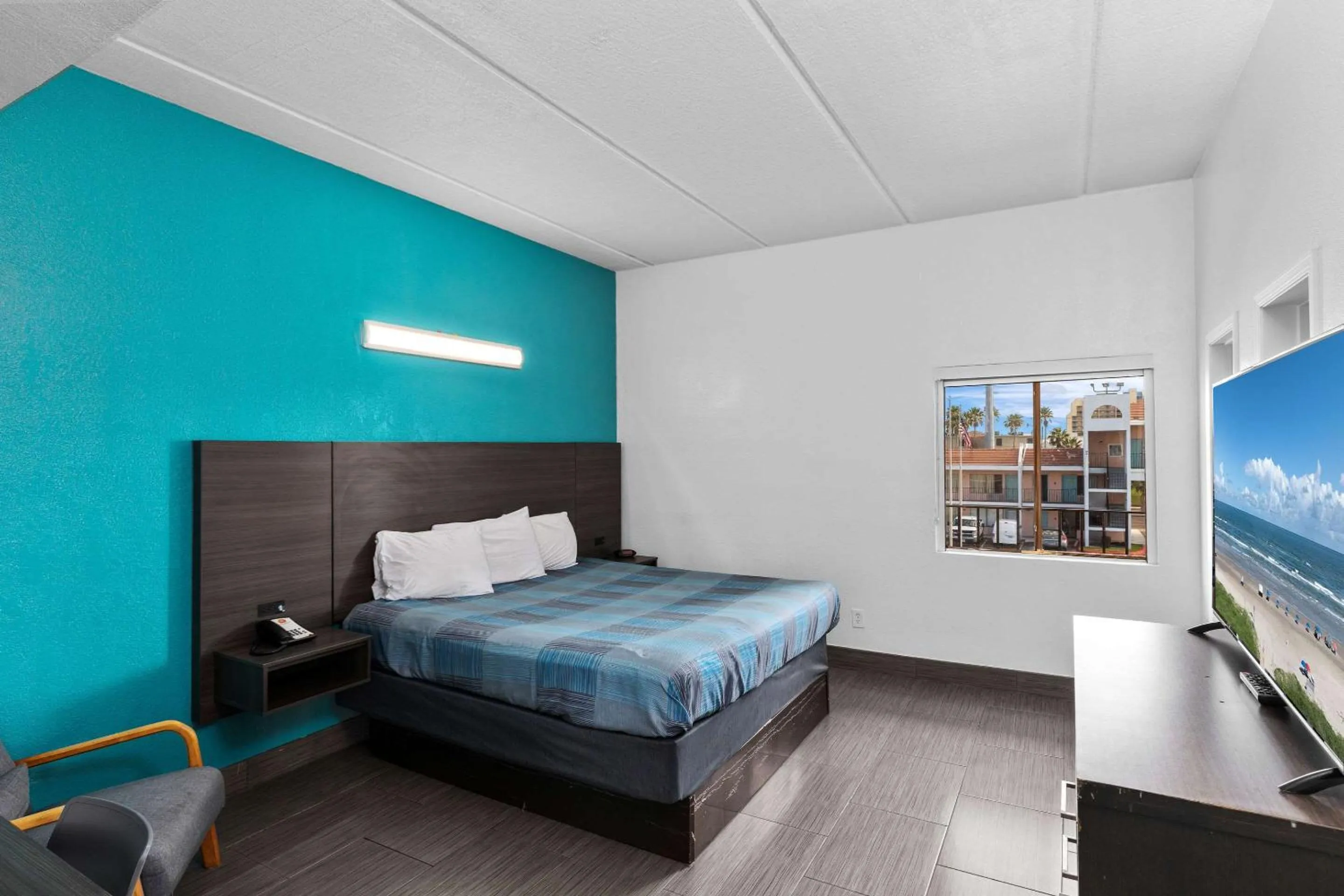 Bedroom, Bed in WindWater Hotel and Marina